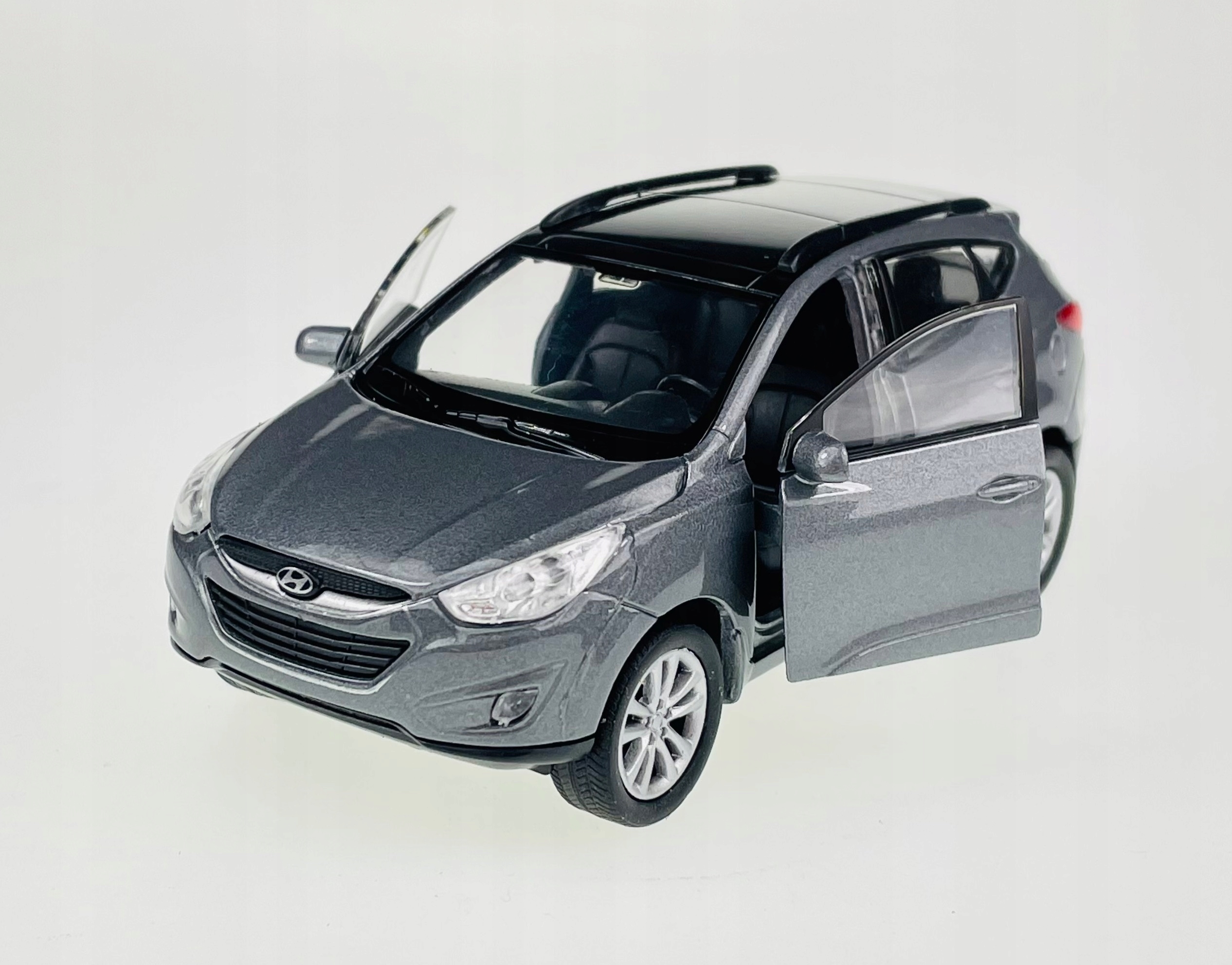 WELLY HYUNDAI TUCSON IX 1:34 METALOWY NOWY MODEL