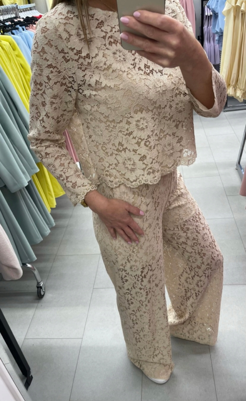 Komplet z krajky Béžové kalhoty halenka Model 1121 velikost velikost S