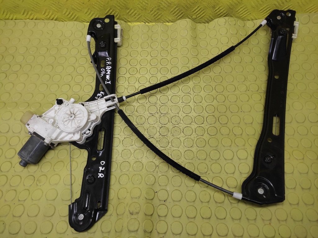 BMW 1 E87 Mécanisme essuie glaces Droite Avant