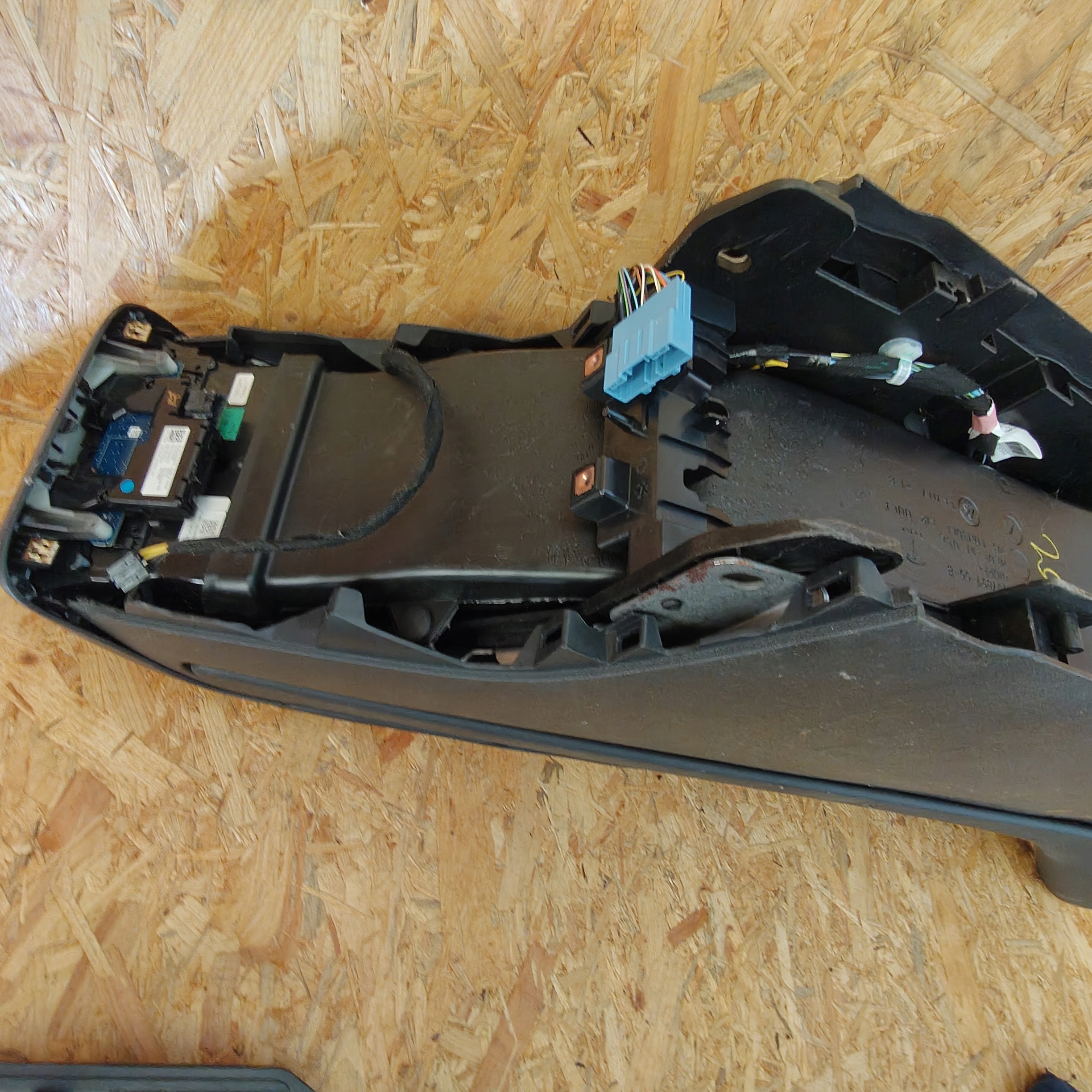 TUNEL central armrest TESLA 3 MODEL 3 1137427-00
