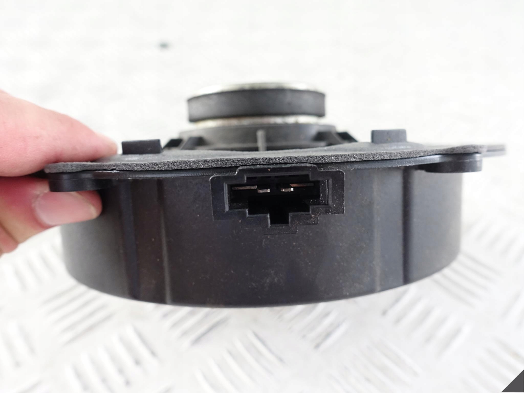 PORSCHE CAYENNE II 7P5 speaker door rear part