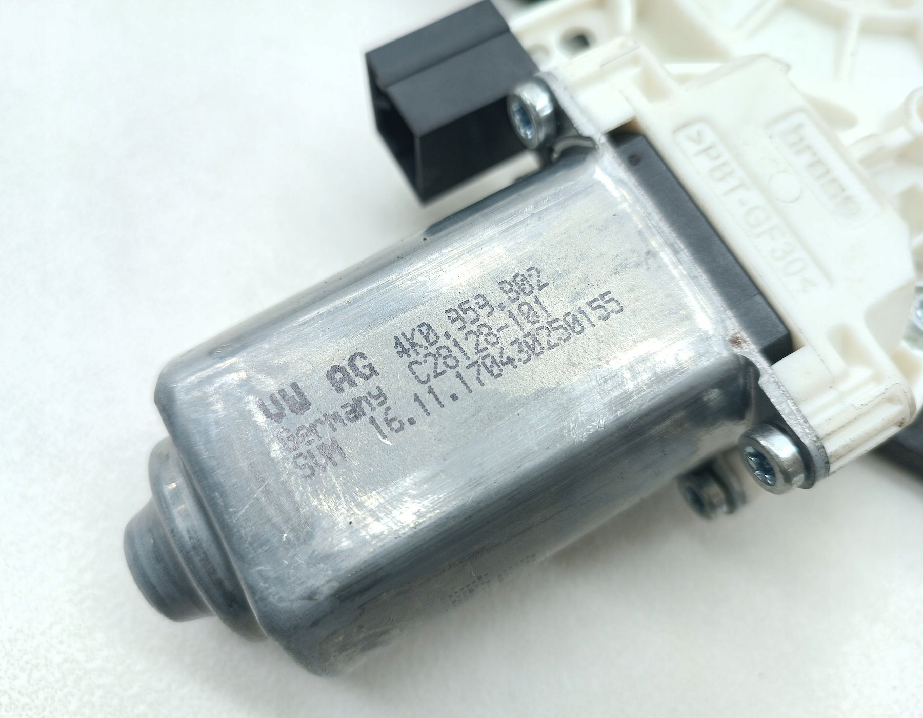 MECHANIZM SZYBY LEWY PRZÓD PRZEDNI AUDI A7 C8 4K 4K8837461 Producent części Audi