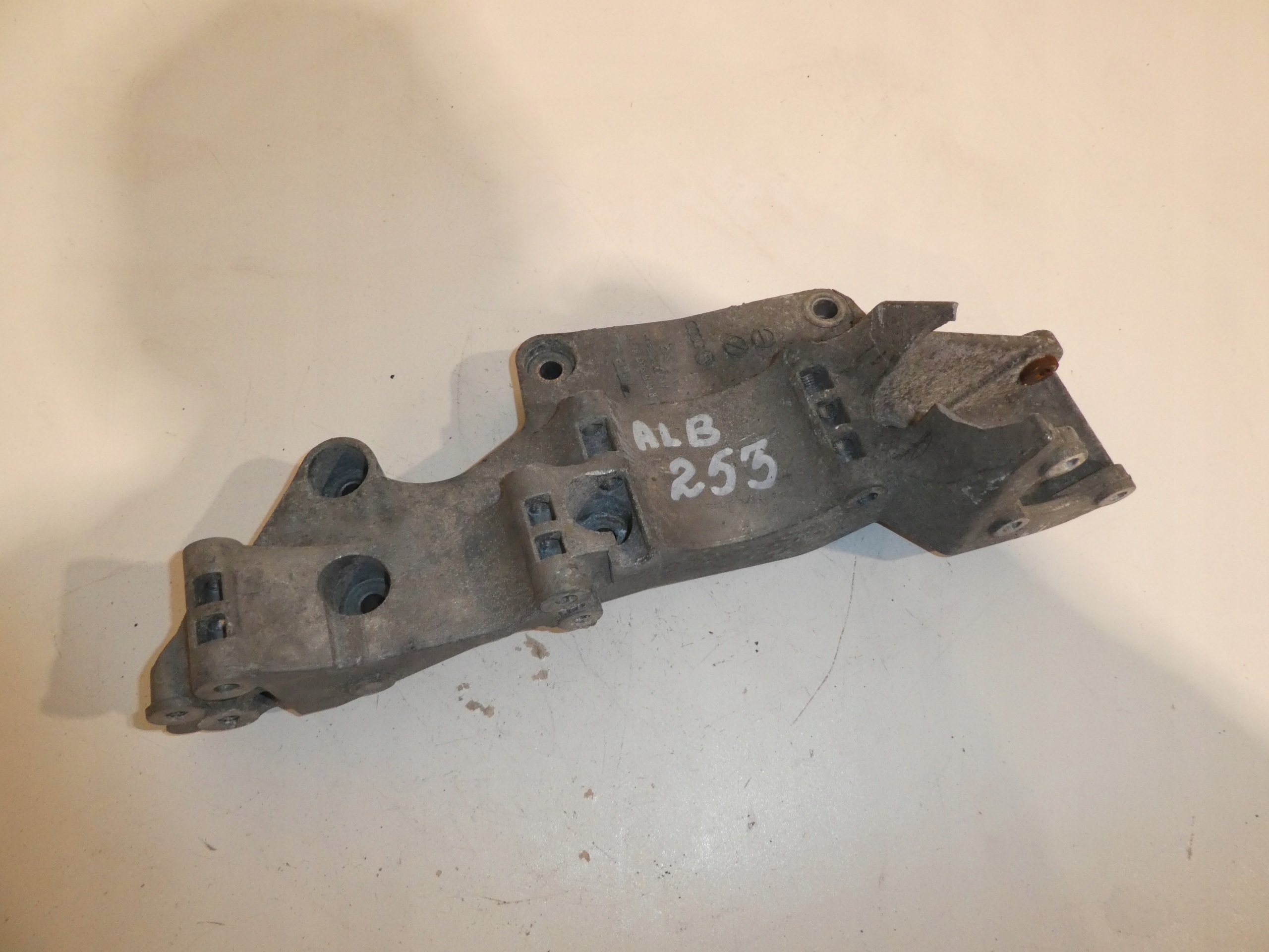 SUPPORTO ALTERNATORE AUDI VW SKODA SEAT 045903143K