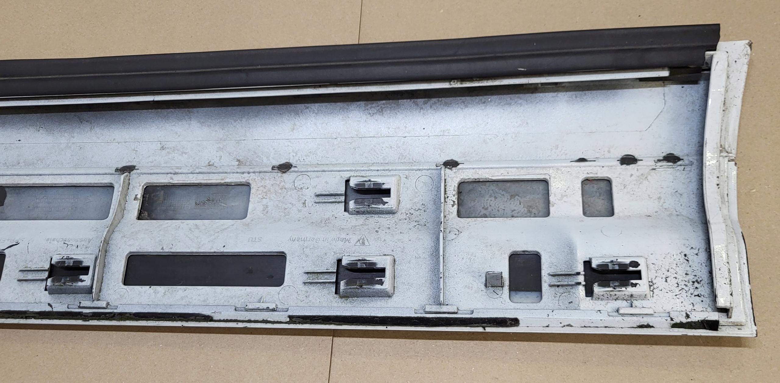 moulding exterior Z door left front cap PORSCHE CAYENNE II OE