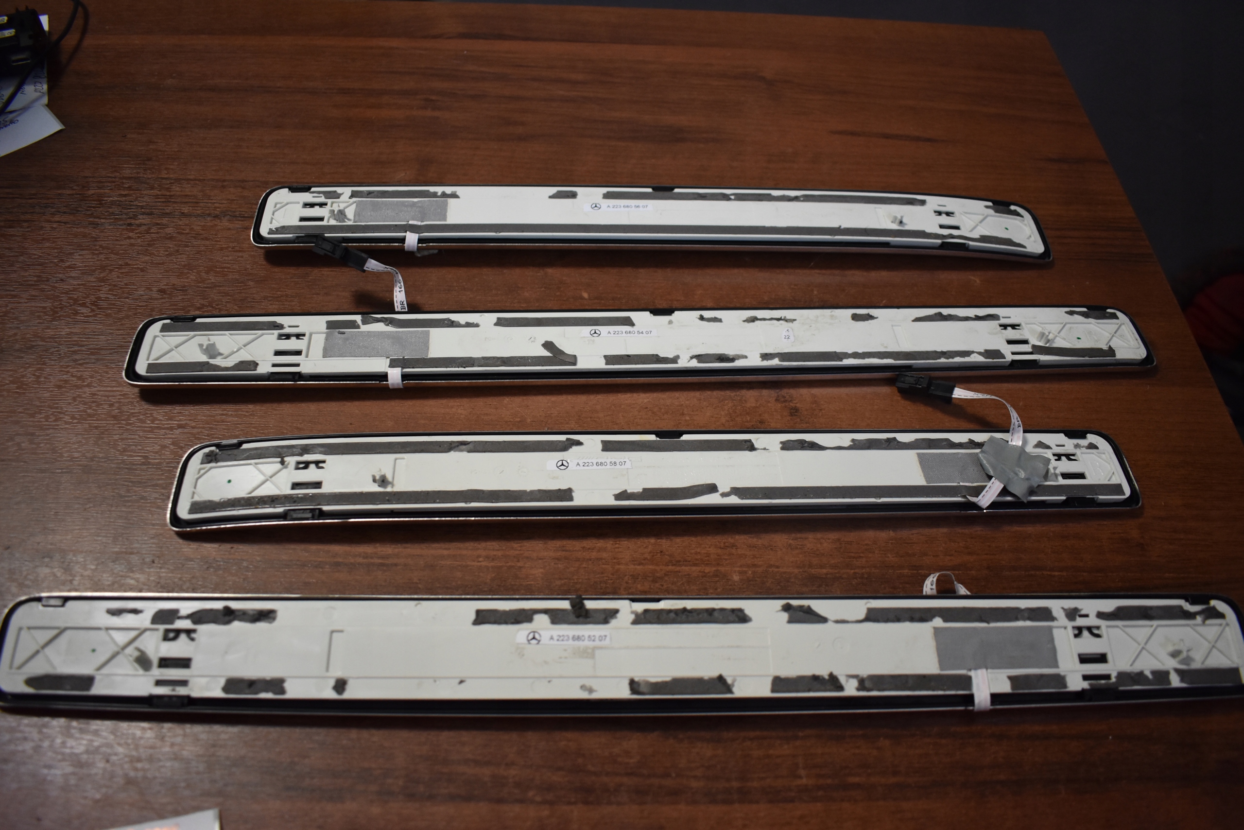 IDEALNE mouldings caps threshold LED KPL. MERCEDES W223 LONG 1