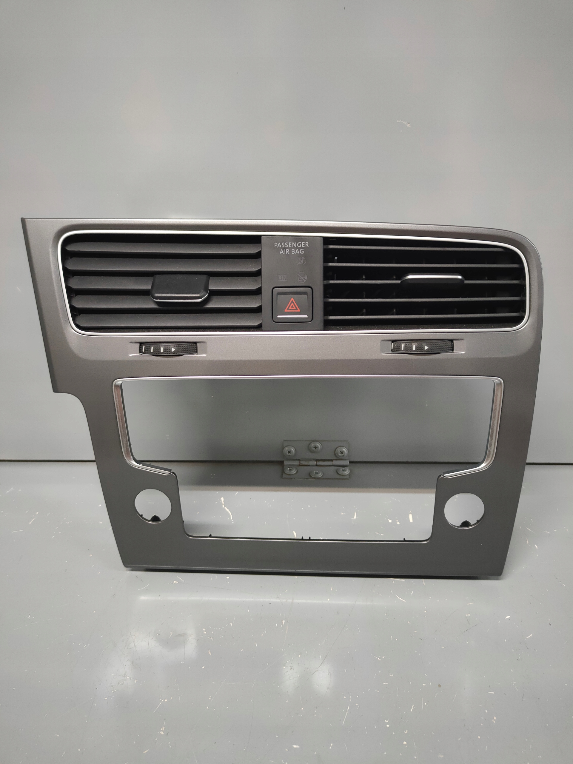 5G1819743D - GOLF VII ВЕНТИЛЯЦІЙНА РЕШІТКА ЦЕНТРАЛЬНИЙ ДЕКОР РАМКА