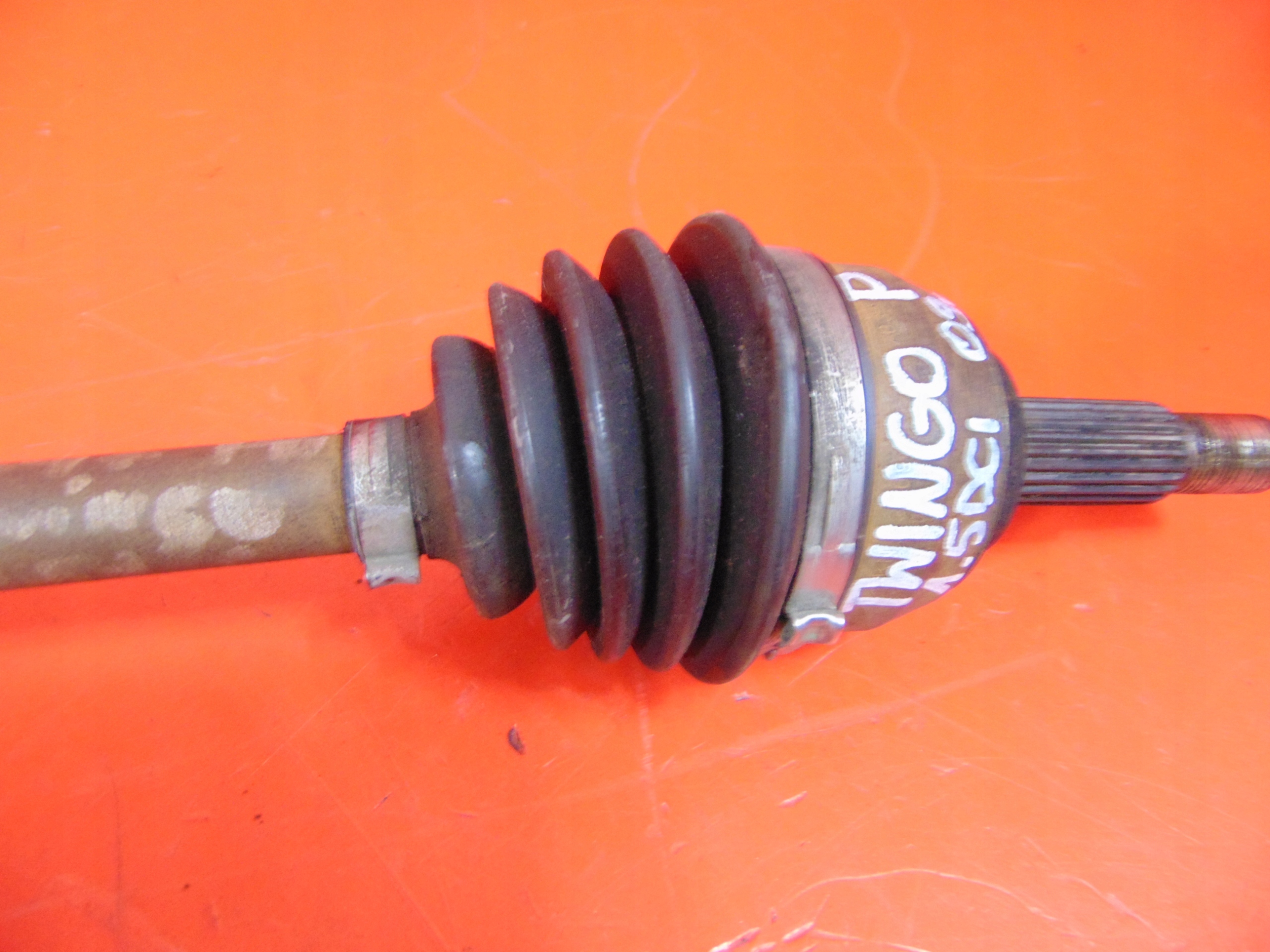 RENAULT TWINGO II 2 1.5 DCI semi-axis right long 8200882435