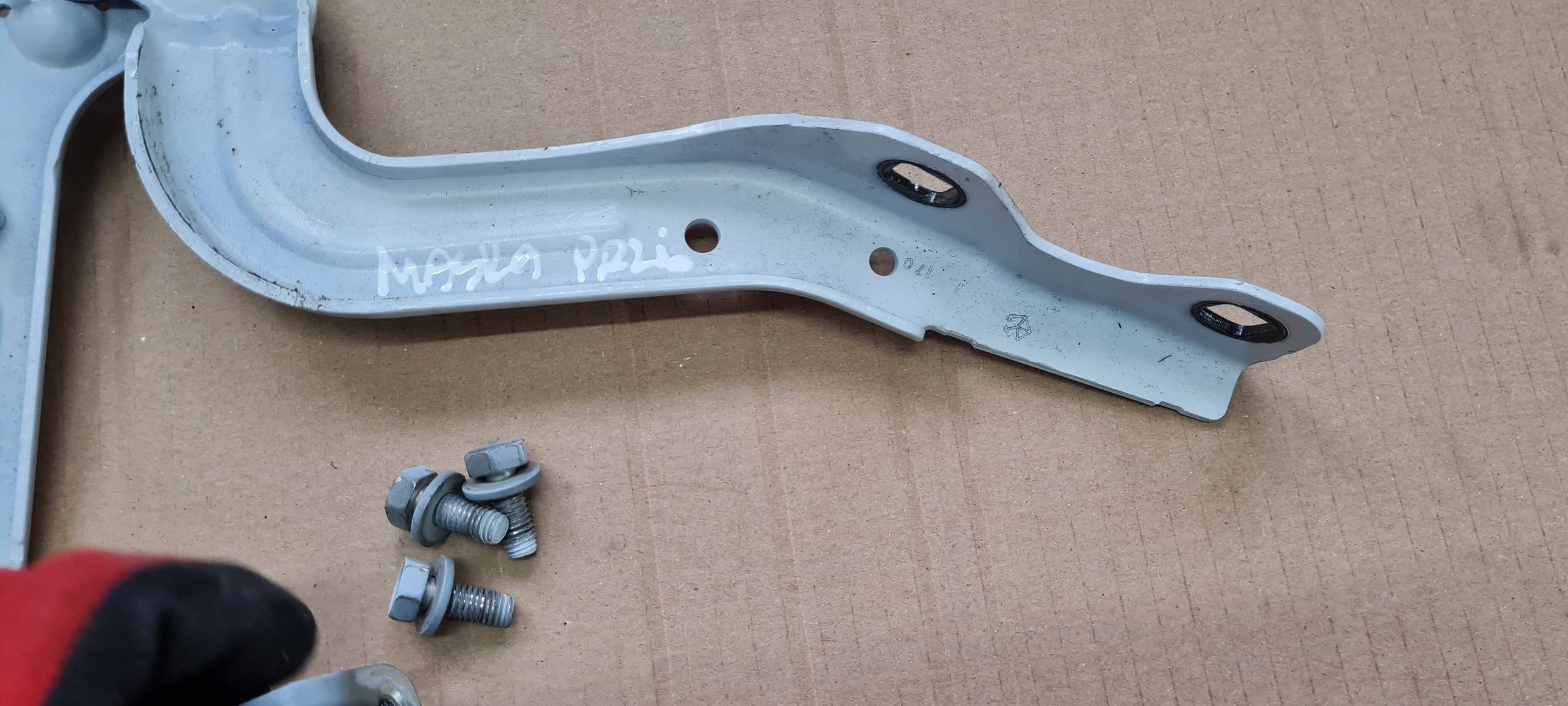 Chrysler Pacifica 2022 hinge bonnet hinges front left right 2X PW7