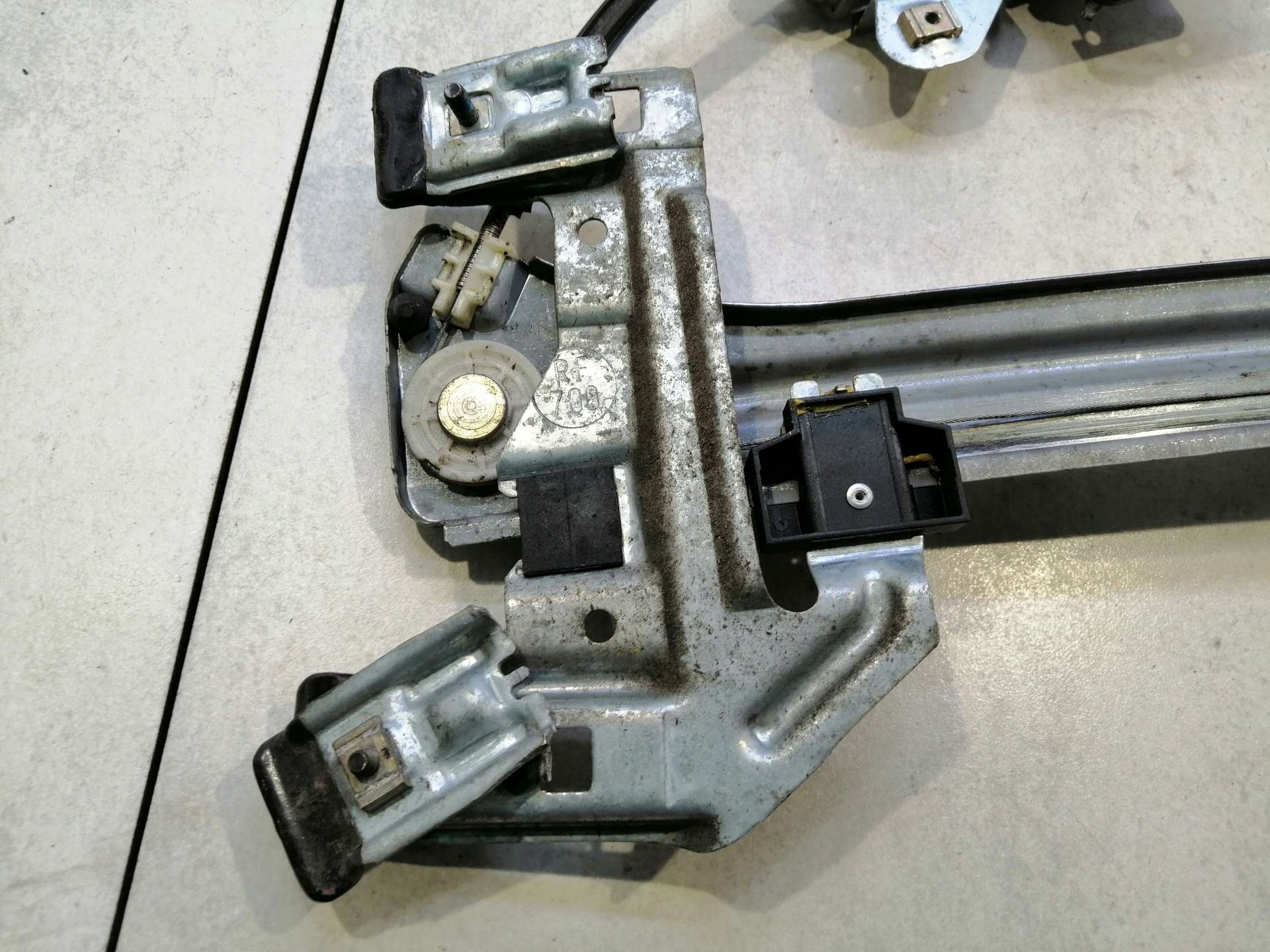 window regulator right front PT CRUISER 04724556AF