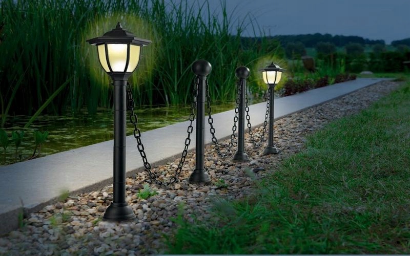 Lampa solarna antyczny płot 4 słupki, łańcuch. 3 m Solarne Ogrodzenie.