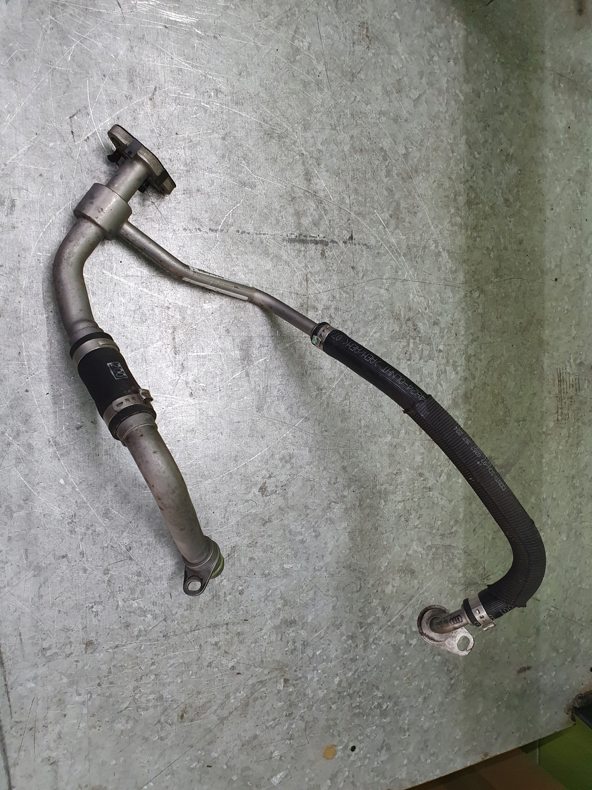 Кабель трубка шланг 057145736AC TOUAREG Q7 A8 4.2 TDI