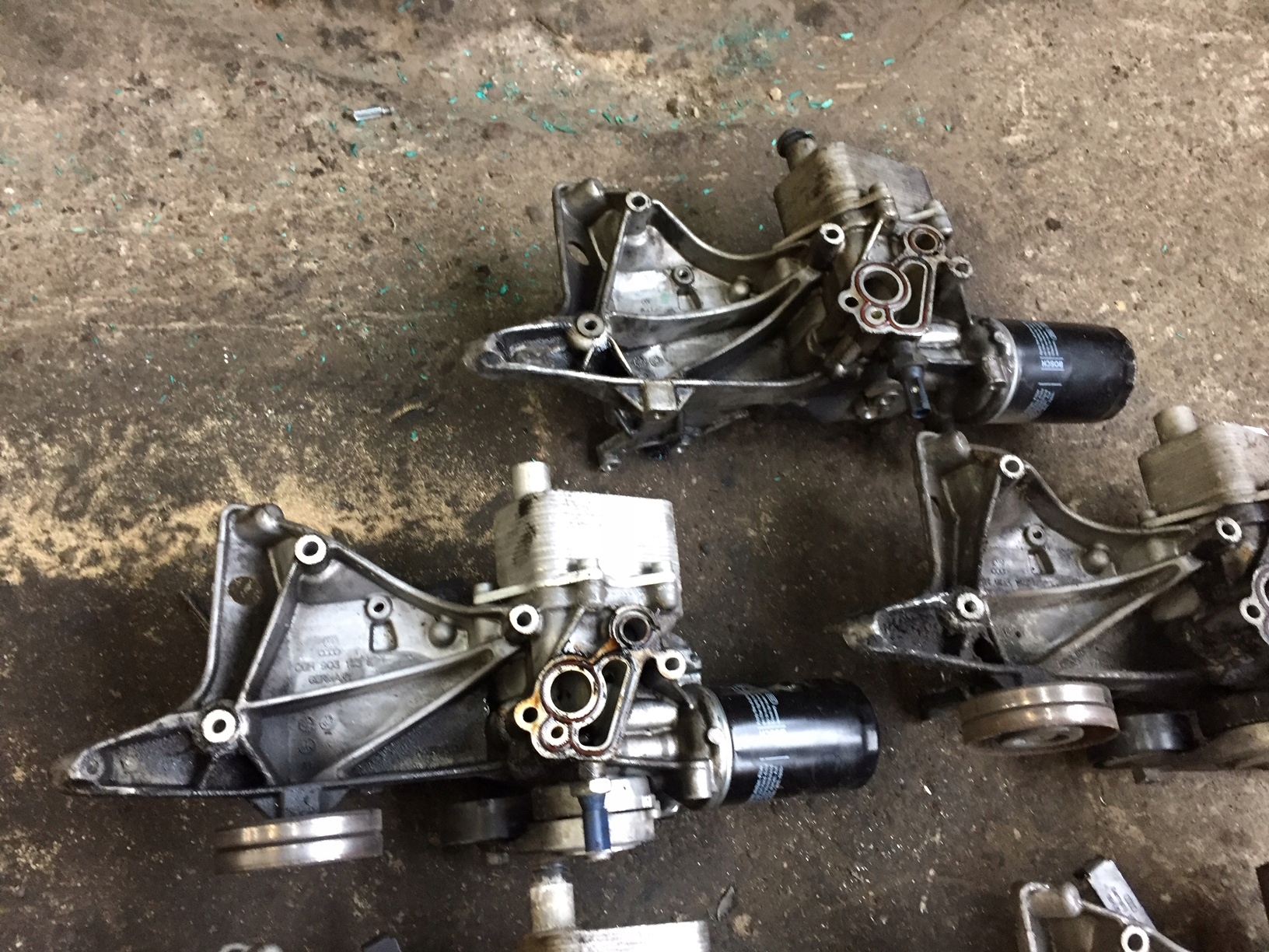 AUDI A4 B8 A5 8T Ölfiltergehäuse 06H903143E