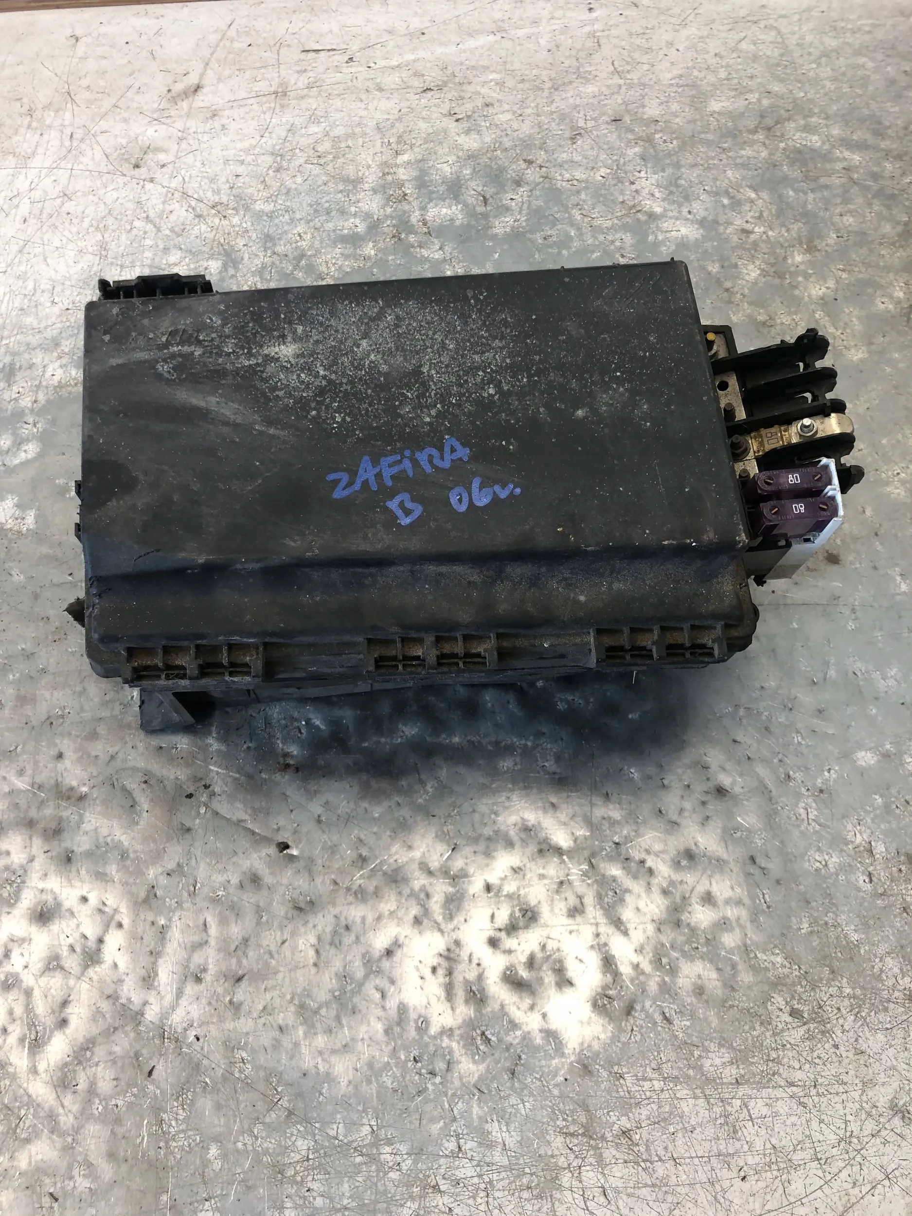Module fusibles OPEL ZAFIRA B 13206751