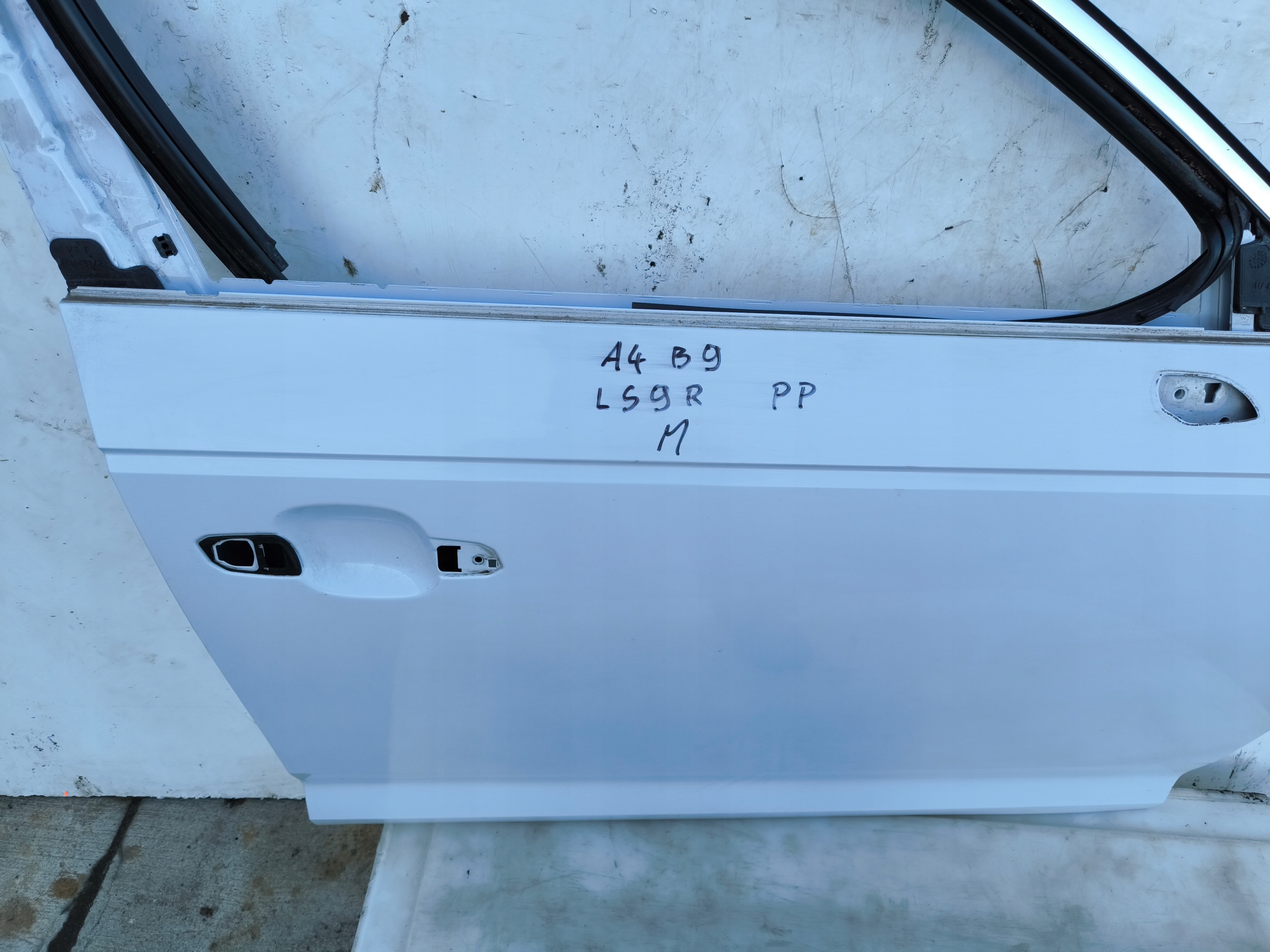 door right front AUDI A4 B9 LS9R sedan/ AVANT / KOMBI