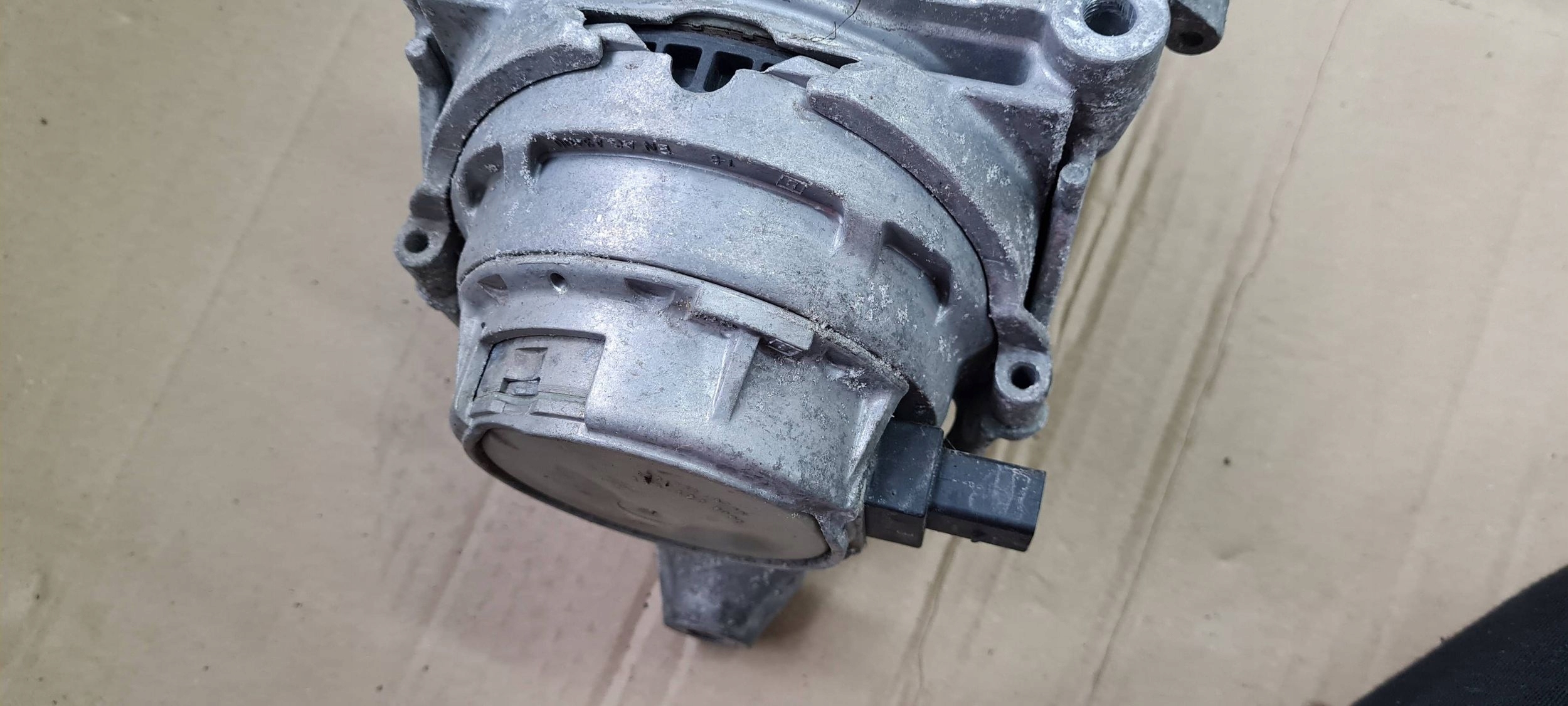 A6 C8 4K engine mount right front 2.0 TFSI HYBRYD 4M0199256BK A7 4K