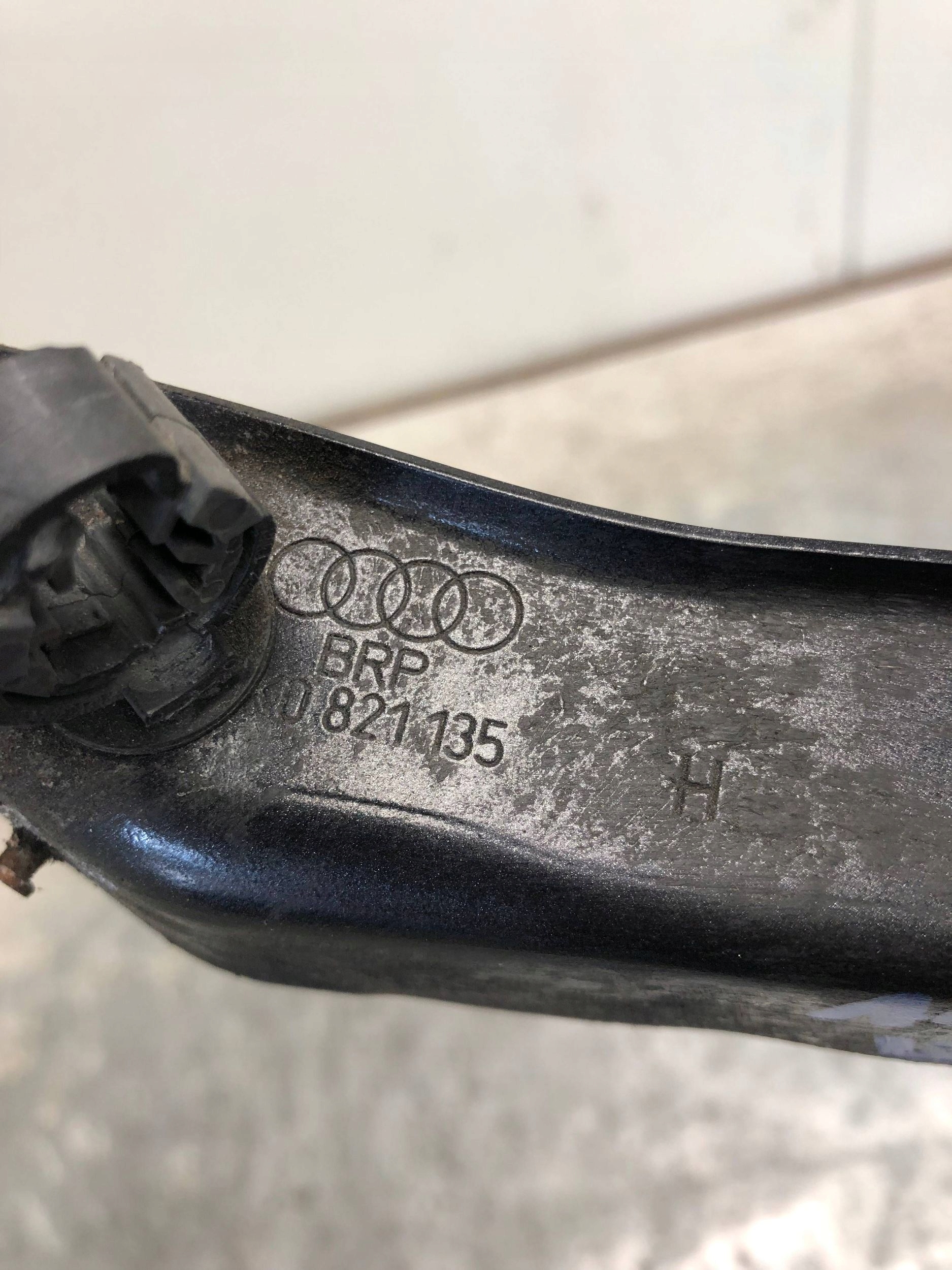 Console Aile Gauche Avant AUDI A4 B8 LIFT 8K0821135