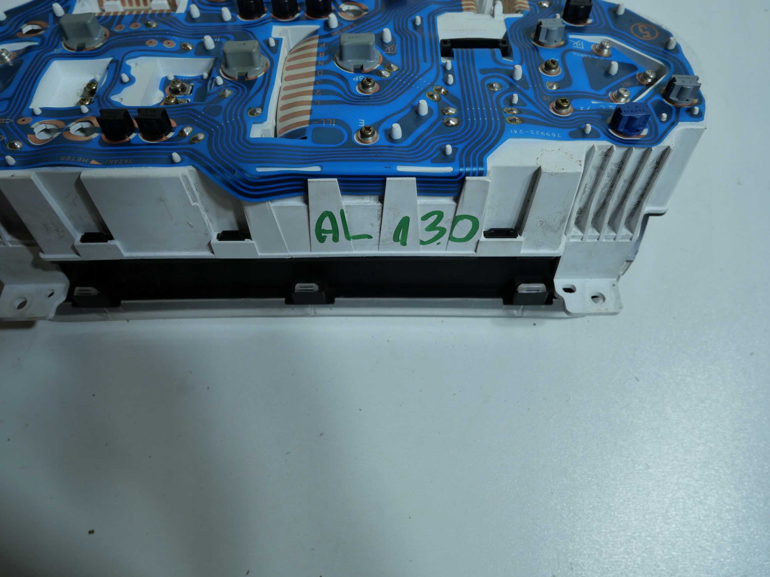 dials clock MITSUBISHI SPACE RUNNER MR381545