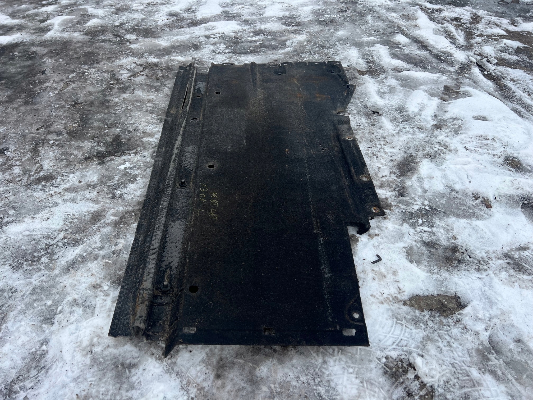 AUDI A4 B8 A5 8T Blende Abdeckung abdeckung des Bodens Unterfahrschutz links 8K0825207D