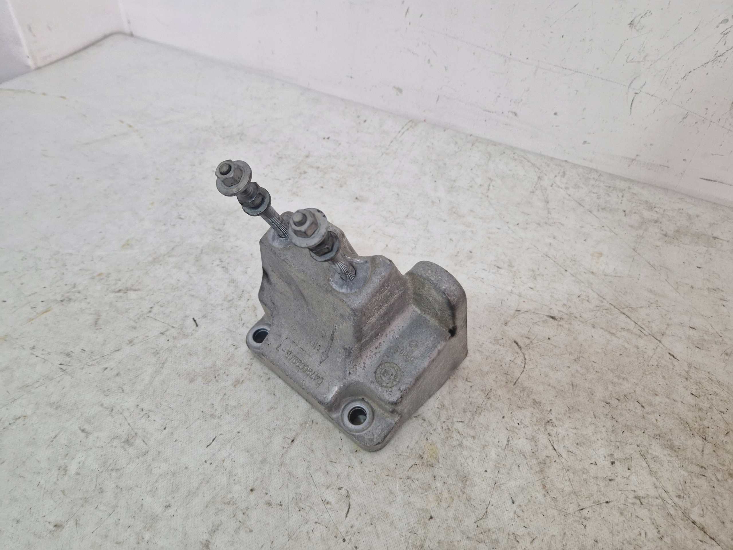 DODGE CHALLENGER CHARGER 15- 3.6 holder holder of the engine right 04726022AB