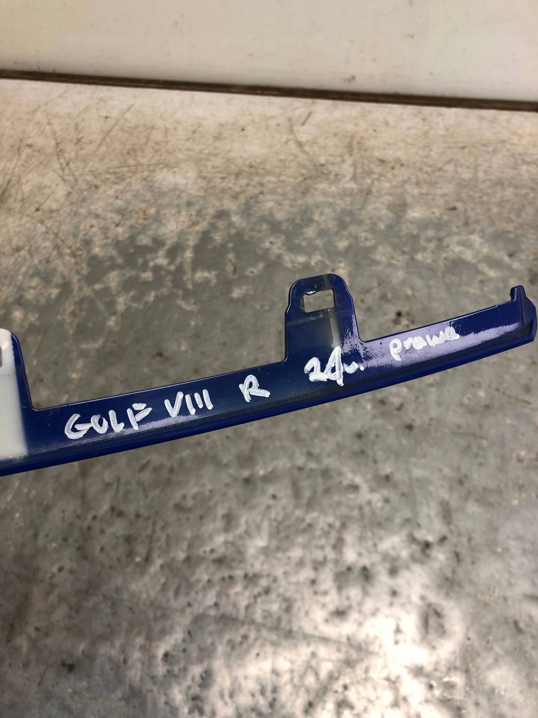 moulding GRILLA right VW GOLF VIII R 5H0853768A