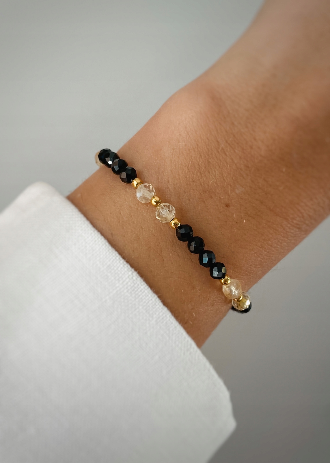 Bransoletka na gumce czarny turmalin cytryn ochrona i dobrobyt 16 cm