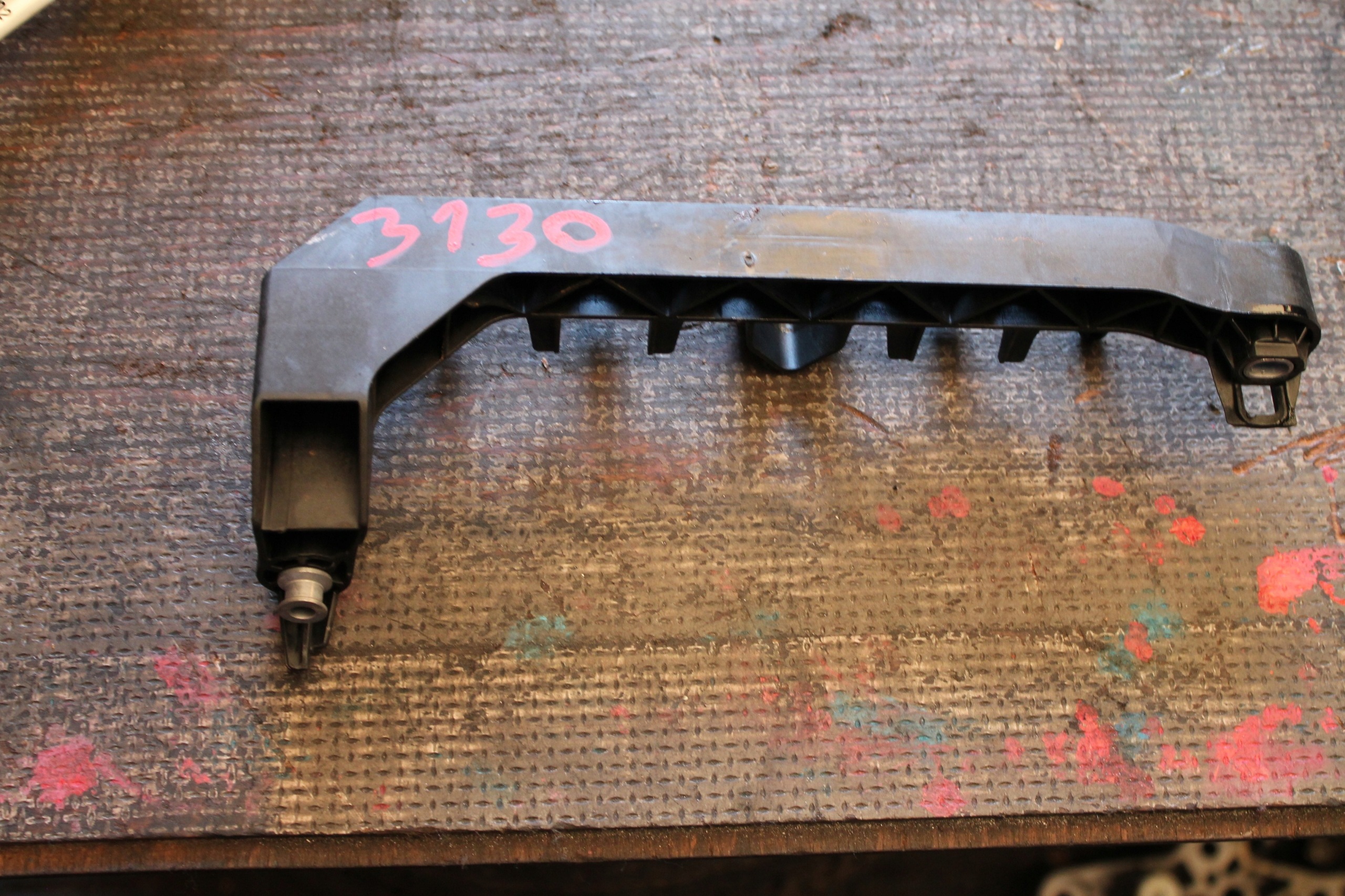 3130. bracket TLUMIKA HALASU MERCEDES A2540142400