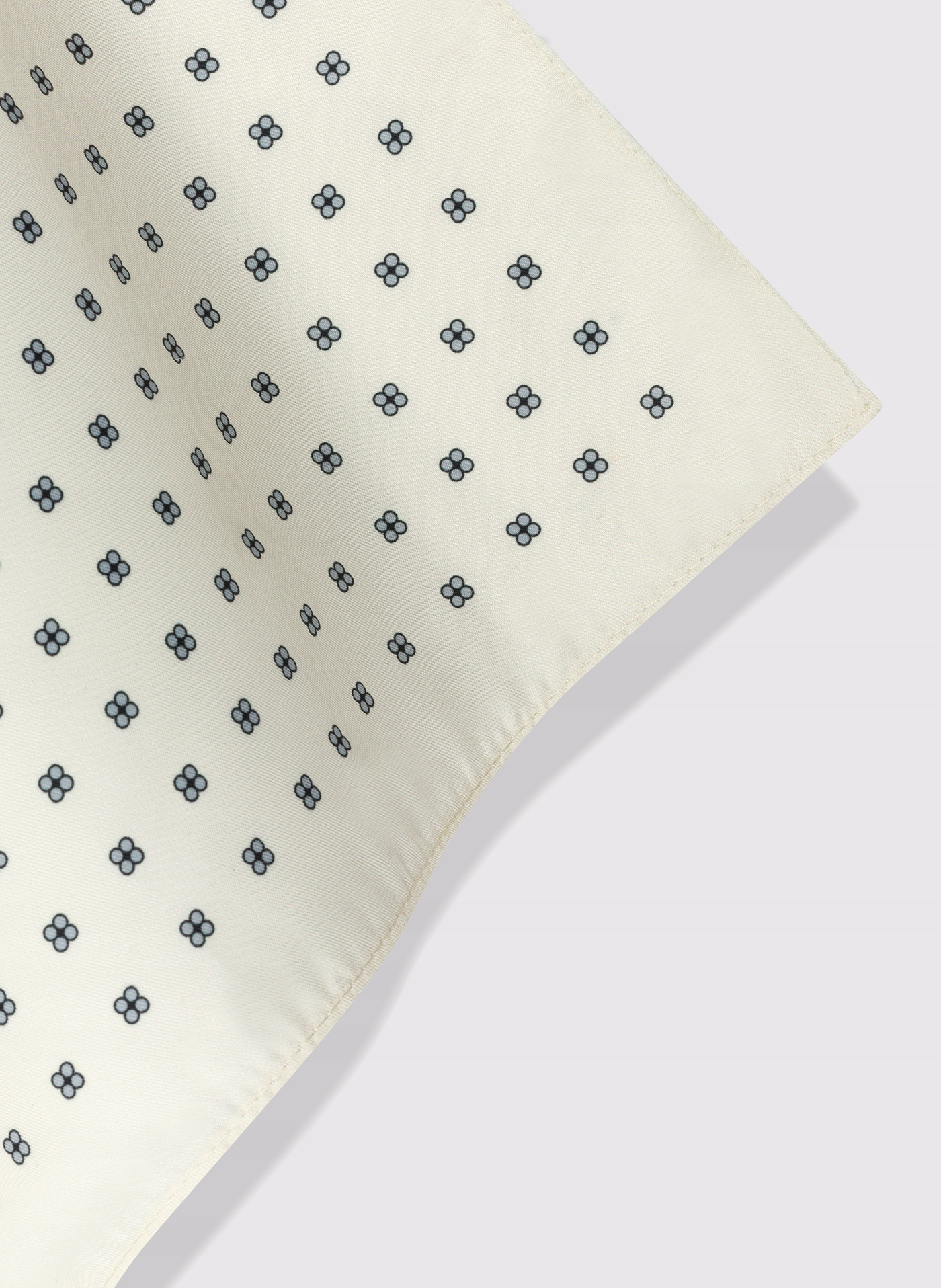 Beżowa poszetka w drobny wzór Pako Lorente do marynarki Wzór dominujący mix wzorów