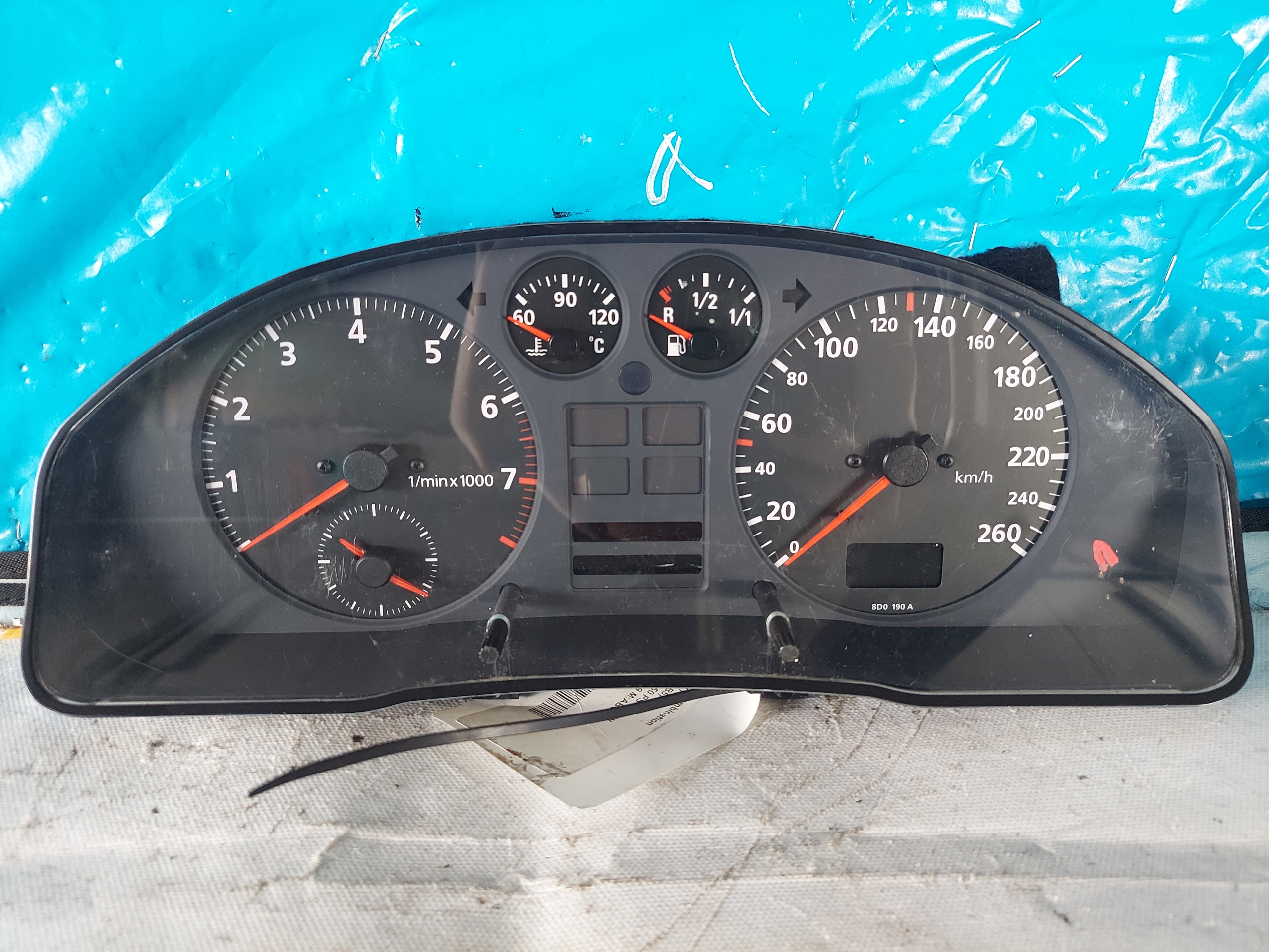 dials clock A4 B5 2.6 V6 8D0