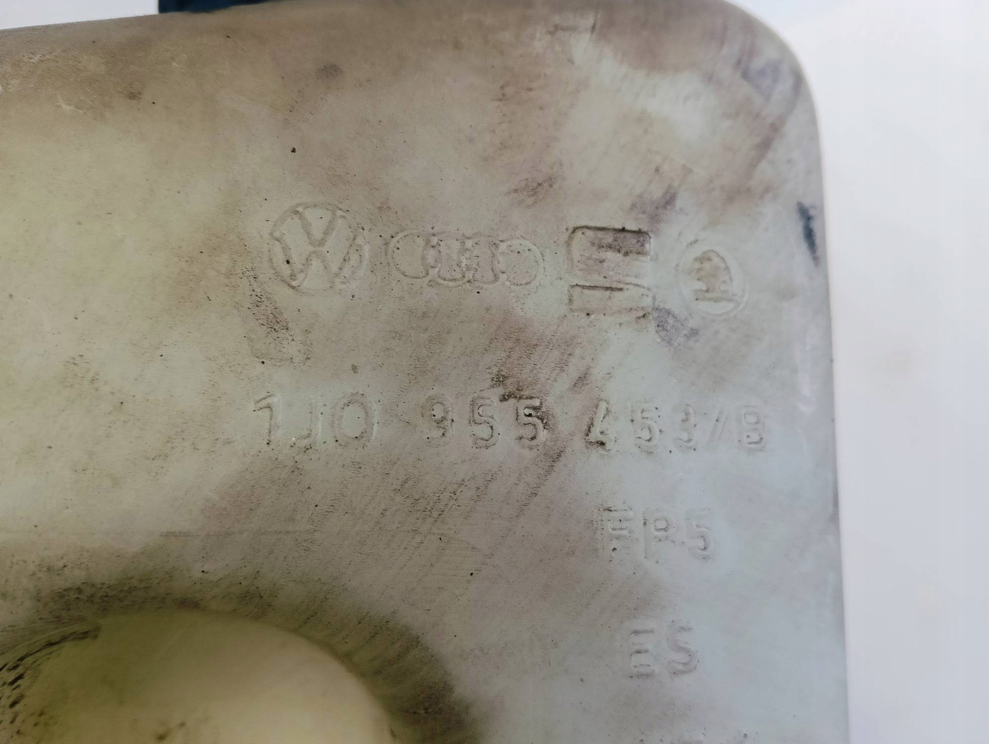 washer fluid tank Volkswagen Golf IV 1.9 TDI 1J0955453B