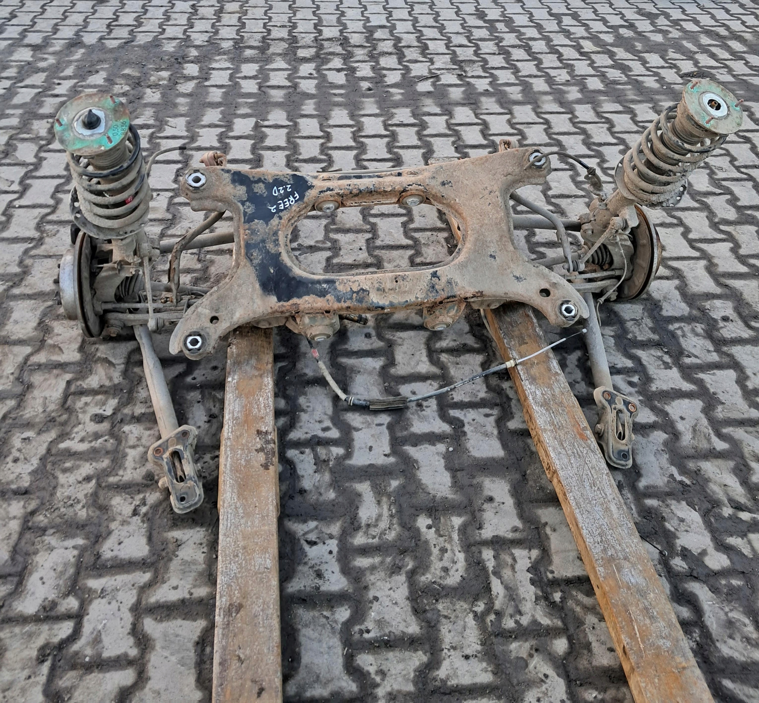 BELKA ZAWIESZENIA TYŁ PÓŁOSIE AMORTYZATORY LAND ROVER FREELANDER II 2.2D