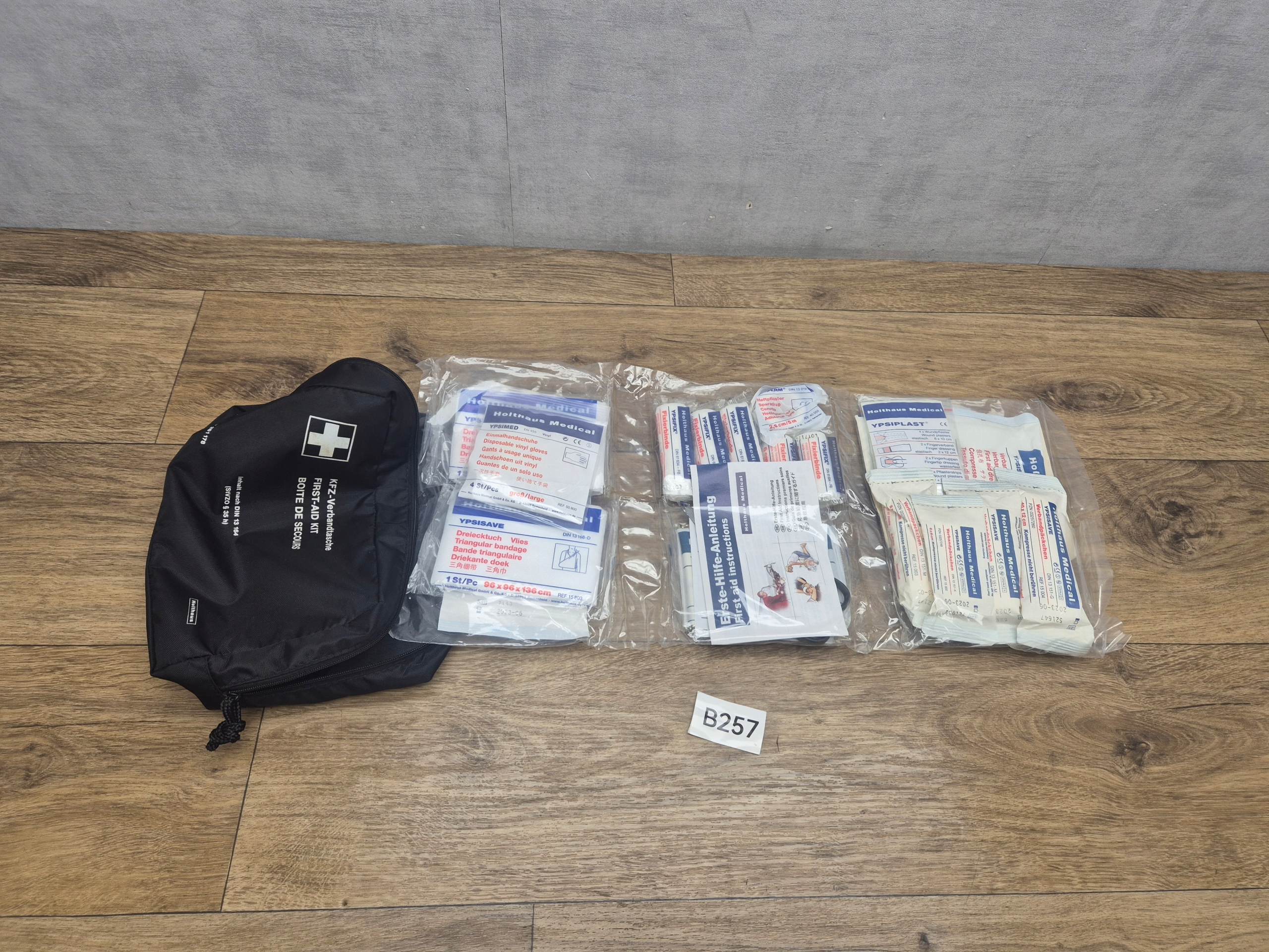 BMW OE auto lékárnička FIRST AID KIT 7261178