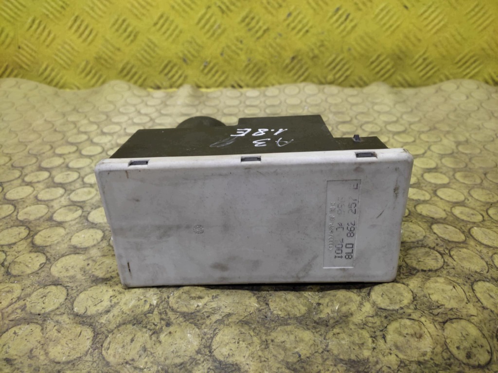 AUDI A3 8L pompa centrale della serratura 8L0862257E
