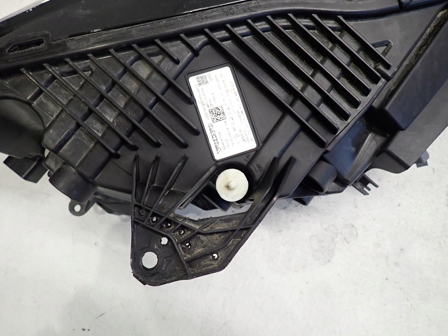 light front front left VOLVO XC60 II LIFT 2020- 32404709