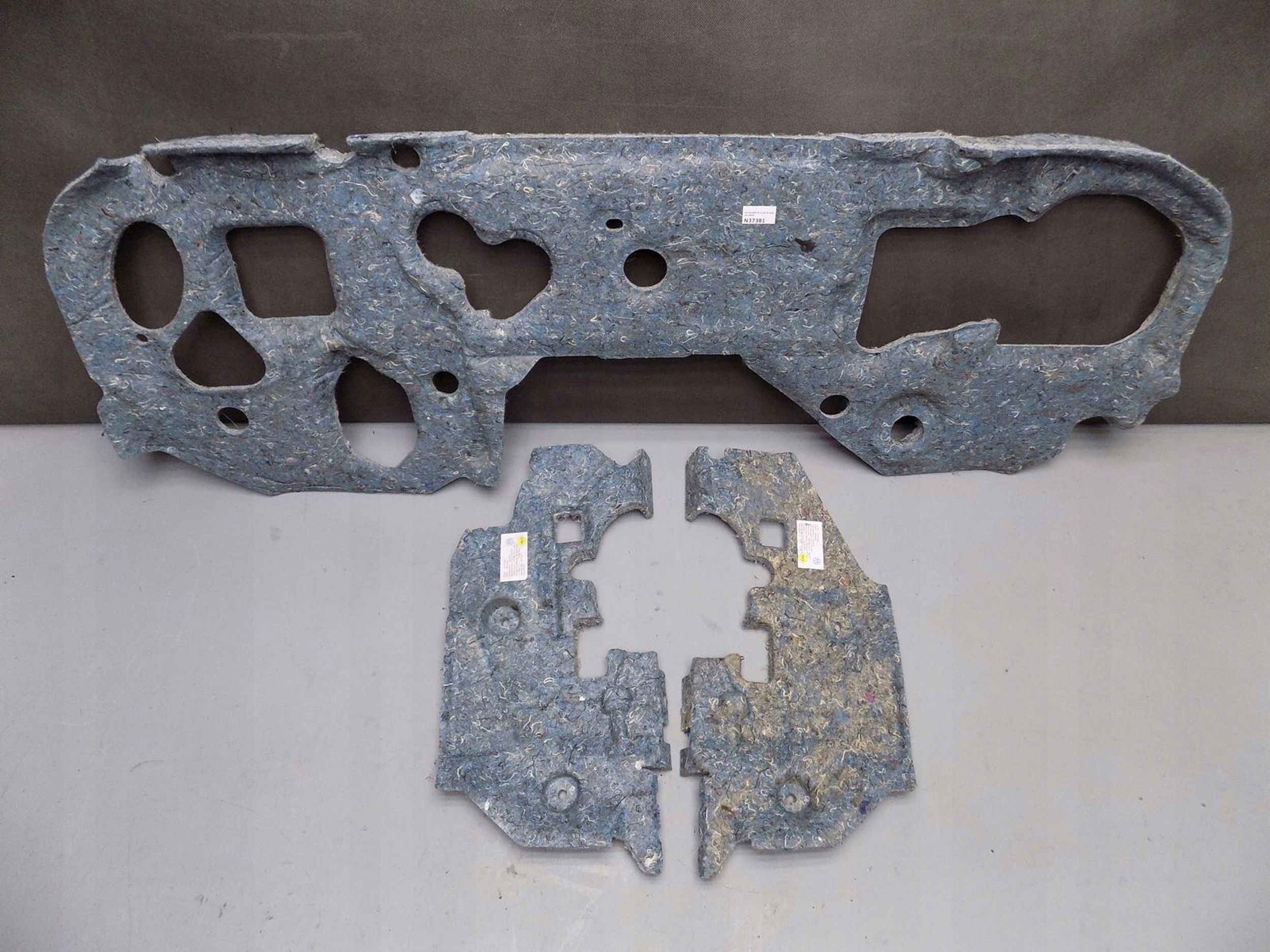 VW TOUAREG 7P hangszigetelő MATA 7P0863923A