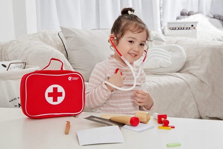 Drewniany Zestaw Małego Lekarza Walizka Akcesoria Classic World Akcesoria Baterie brak
