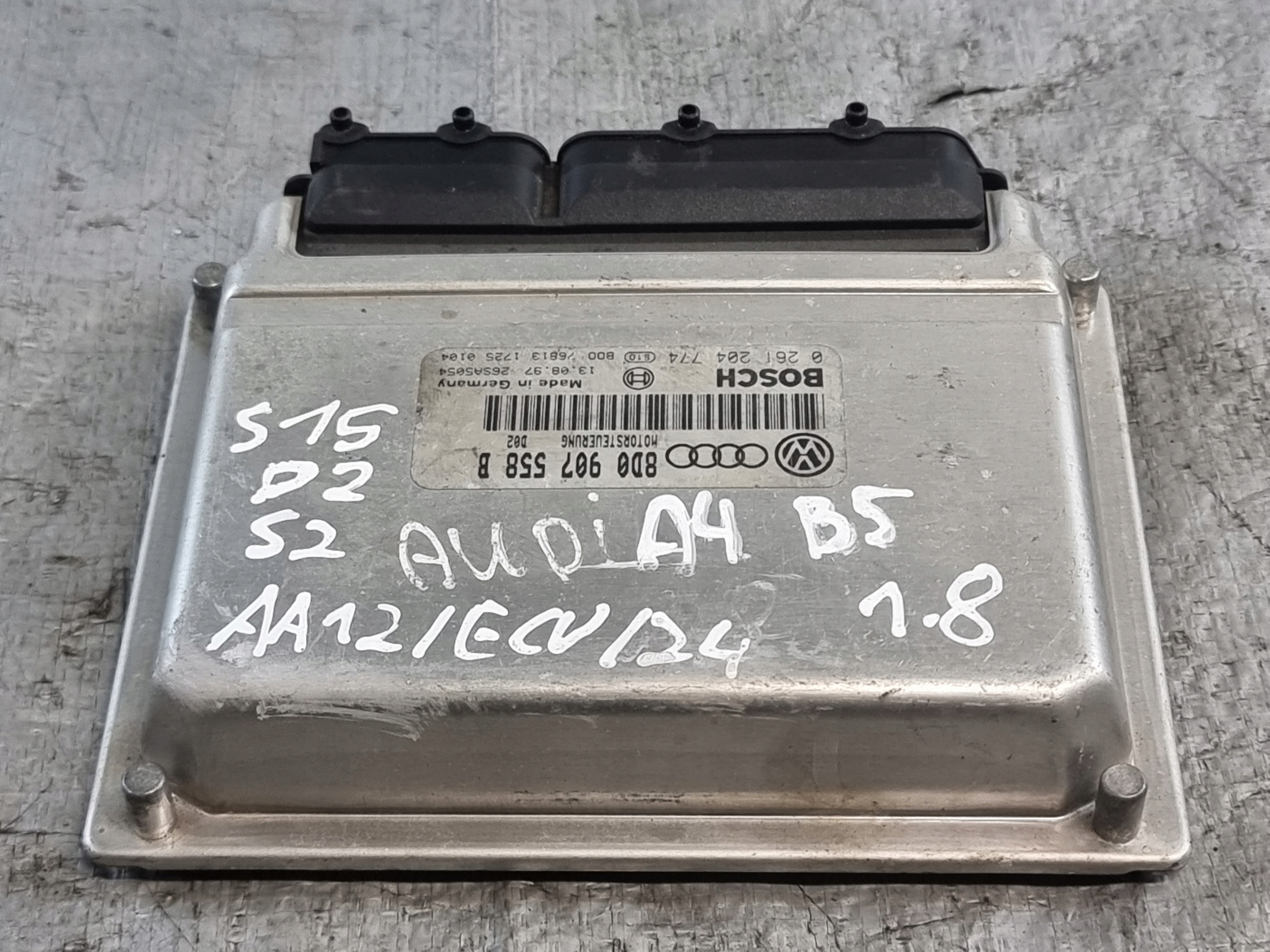 control unit computer of the engine OE 8D0907558B AUDI A4 B5 1.8B
