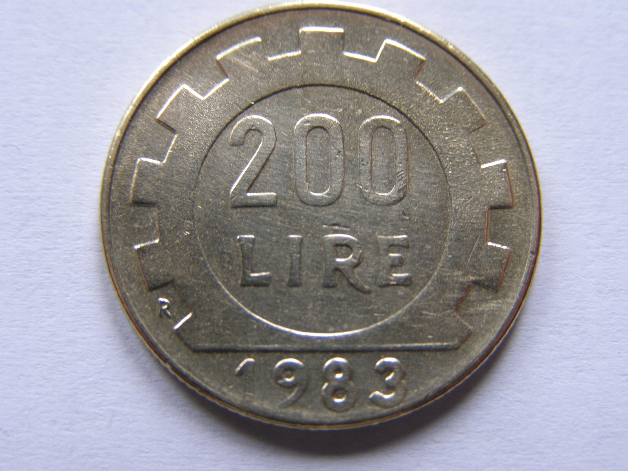 WŁOCHY ITALIA 200 LIRA 1983 ROK !!!!!!!!!!!!! 0254