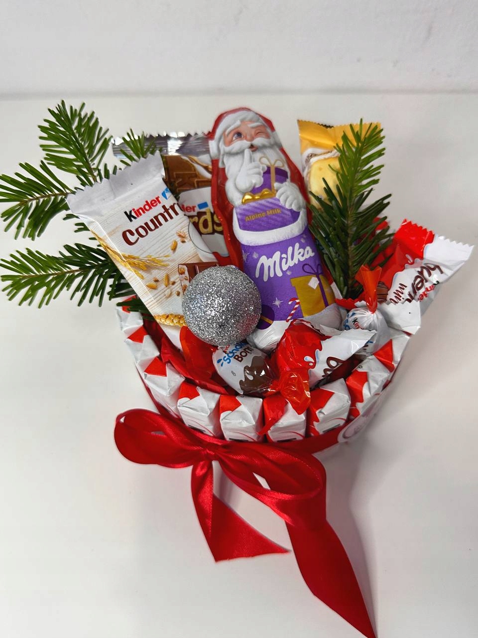 Levně Krabička polepená čokoládou Kinder Vánoce Mikuláše