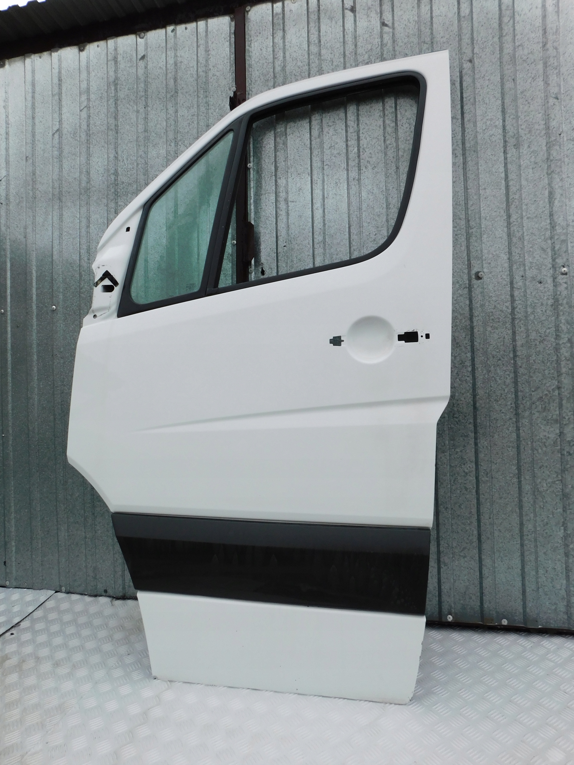 Sprinter 906 VW Crafter door left driver´s front without KOROZJI BIALE