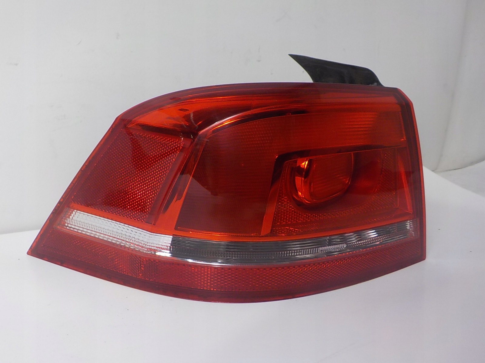 VOLKSWAGEN PASSAT B7 sedan light left rear left rear part 3AE945095F