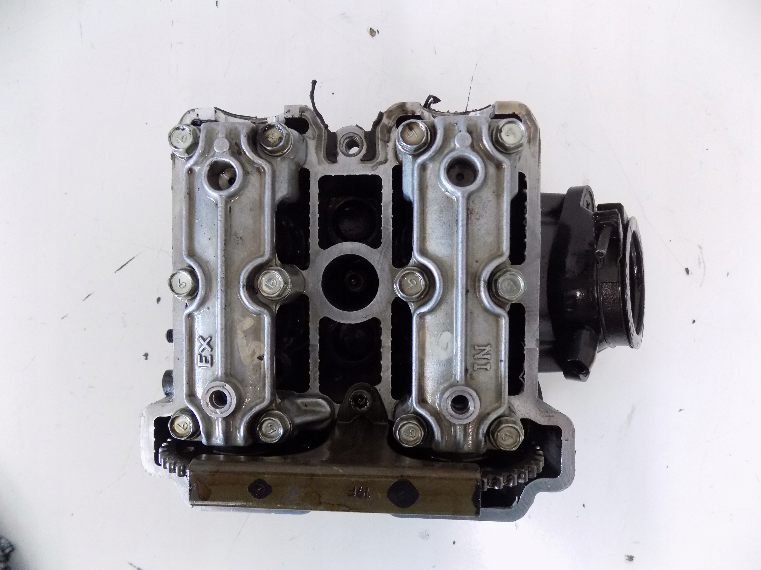 SUZUKI SV 650 98-02 ГОЛОВКА ЦИЛИНДРА ЗАДНЯЯ