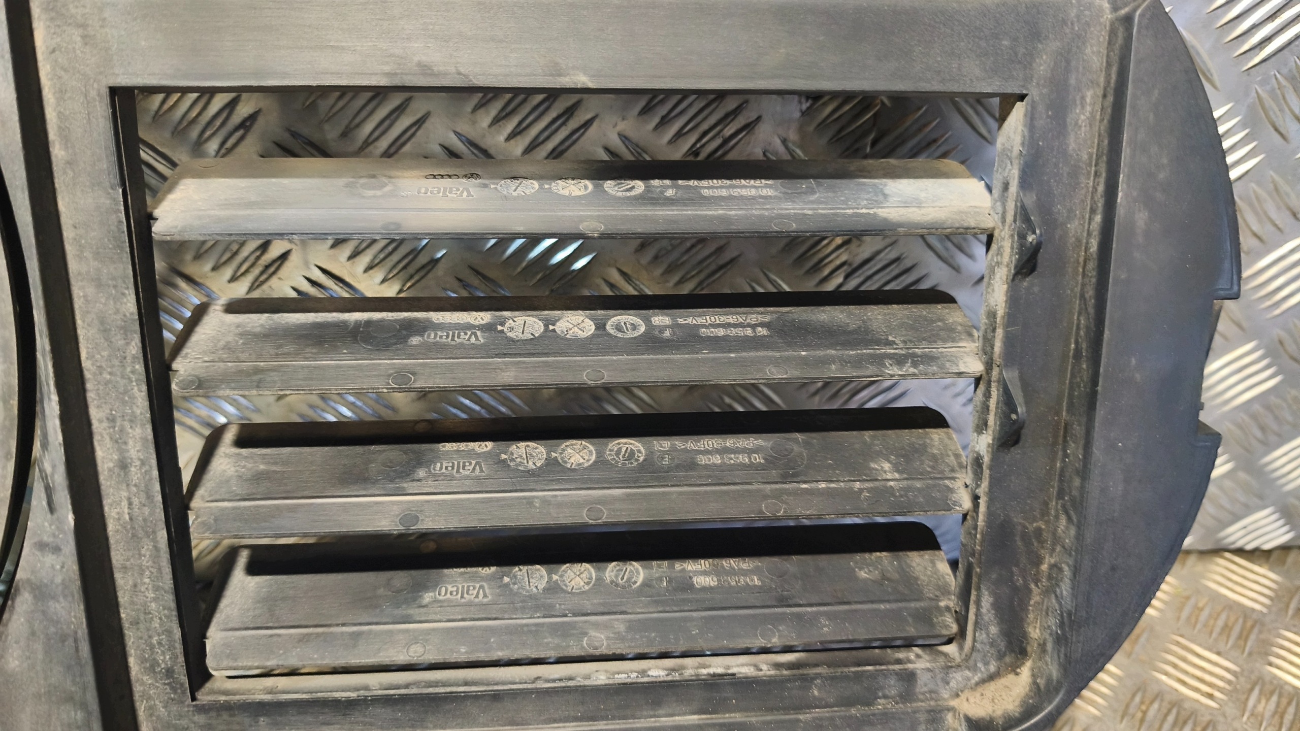 ventilator hladnjaka AUDI A4 B7 2007 988509C