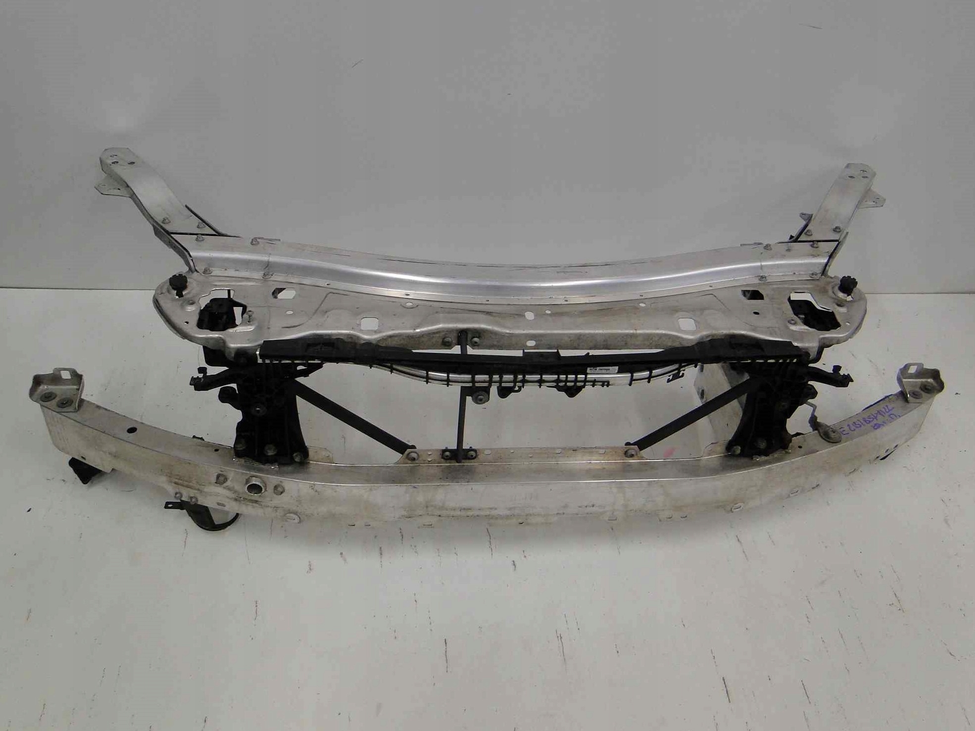 MERCEDES E W213 213 PAS PRZEDNI WZMOCNIENIE PRZÓD Strona zabudowy przód