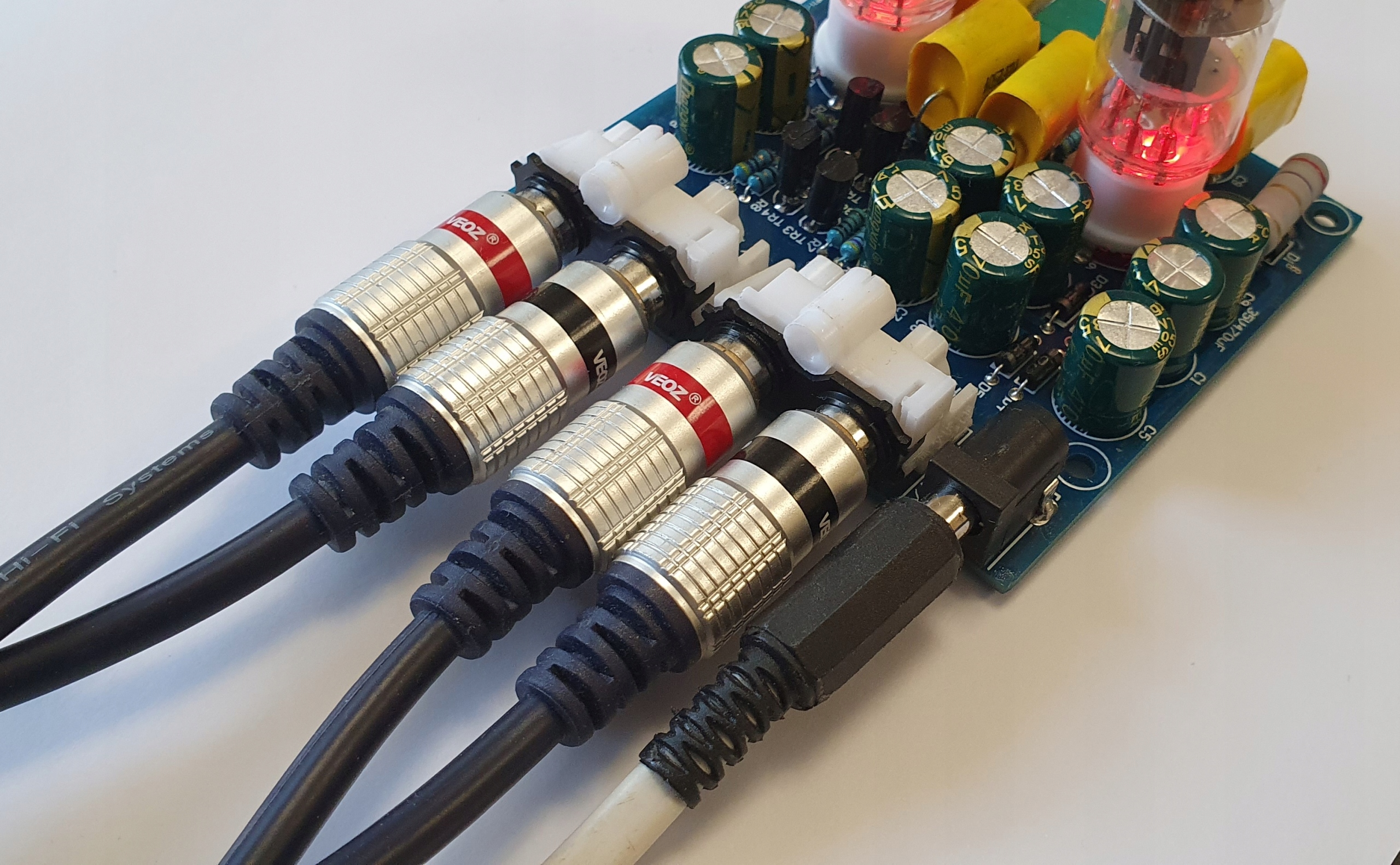 PRZEDWZMACNIACZ BUFOR LAMPOWY 2 X 61J Model PRZEDWZMACNIACZ BUFOR LAMPOWY 2 X 61J