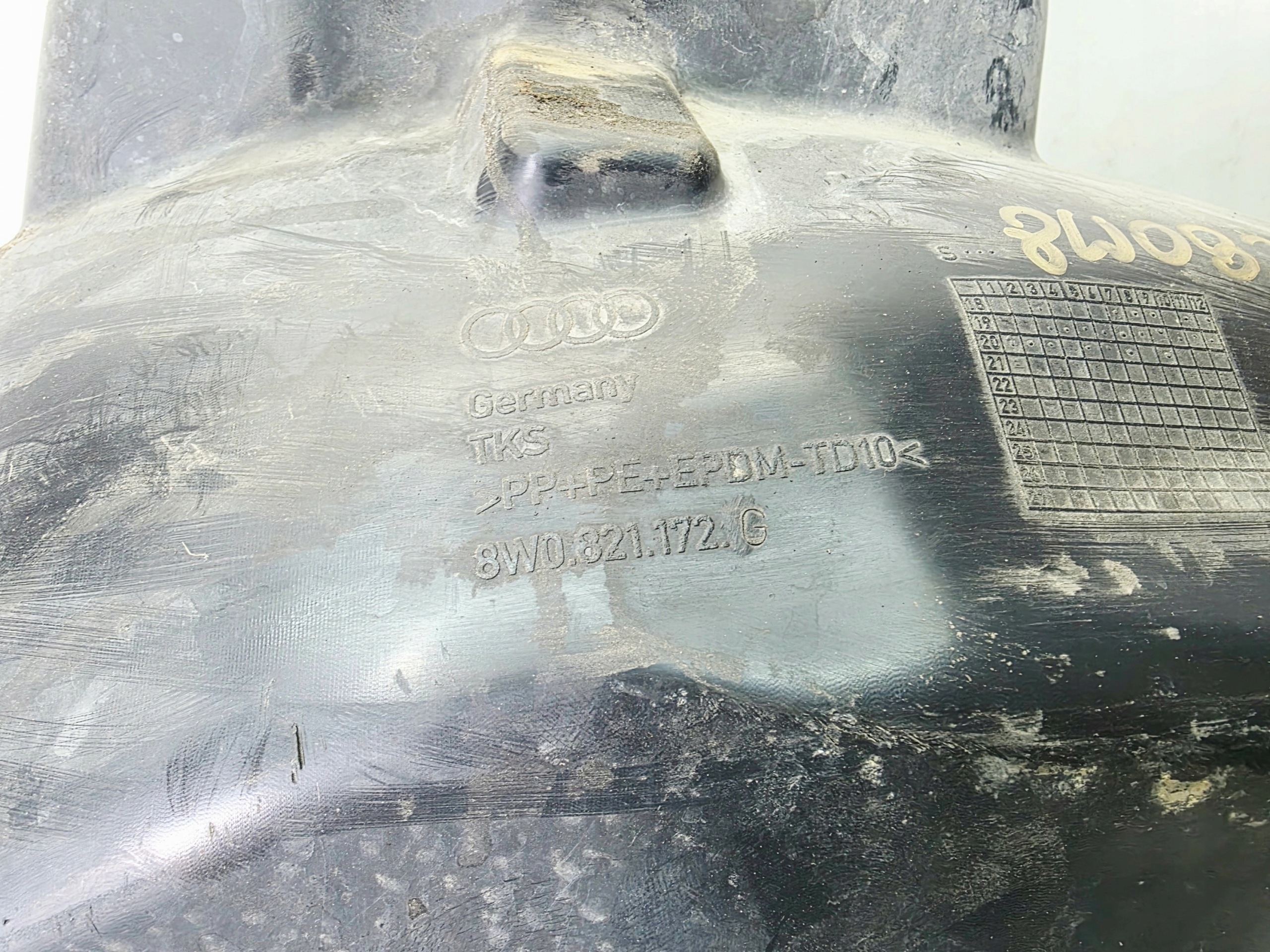 mudguard PLASTITOWE right front AUDI A4 B9 8W0821172G