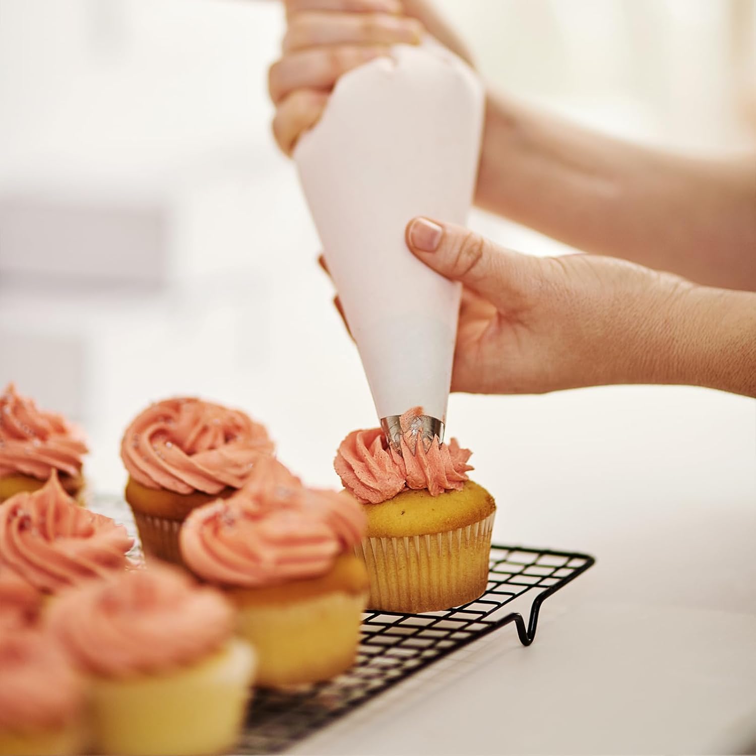 KOMPLET 20 KOŃCÓWEK DO DEKORACJI TORTÓW ZESTAW CUKIERNICZY RÓŻNE WZORY