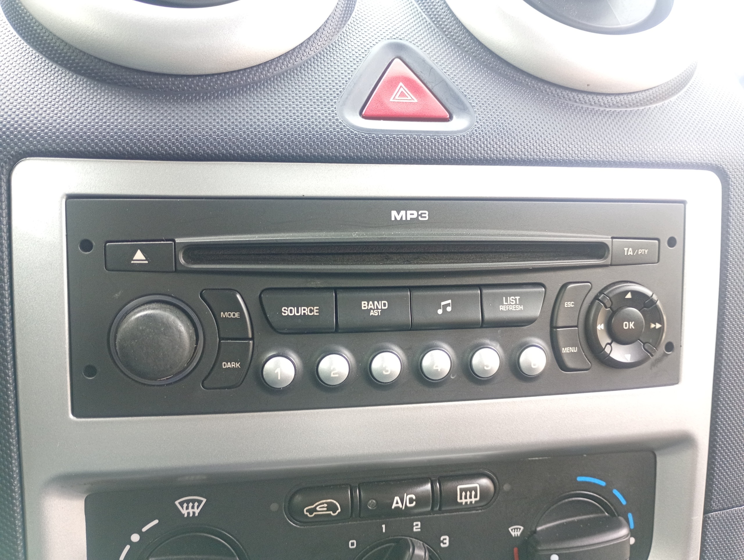 RADIO original CD missing code Peugeot 1007 06-13