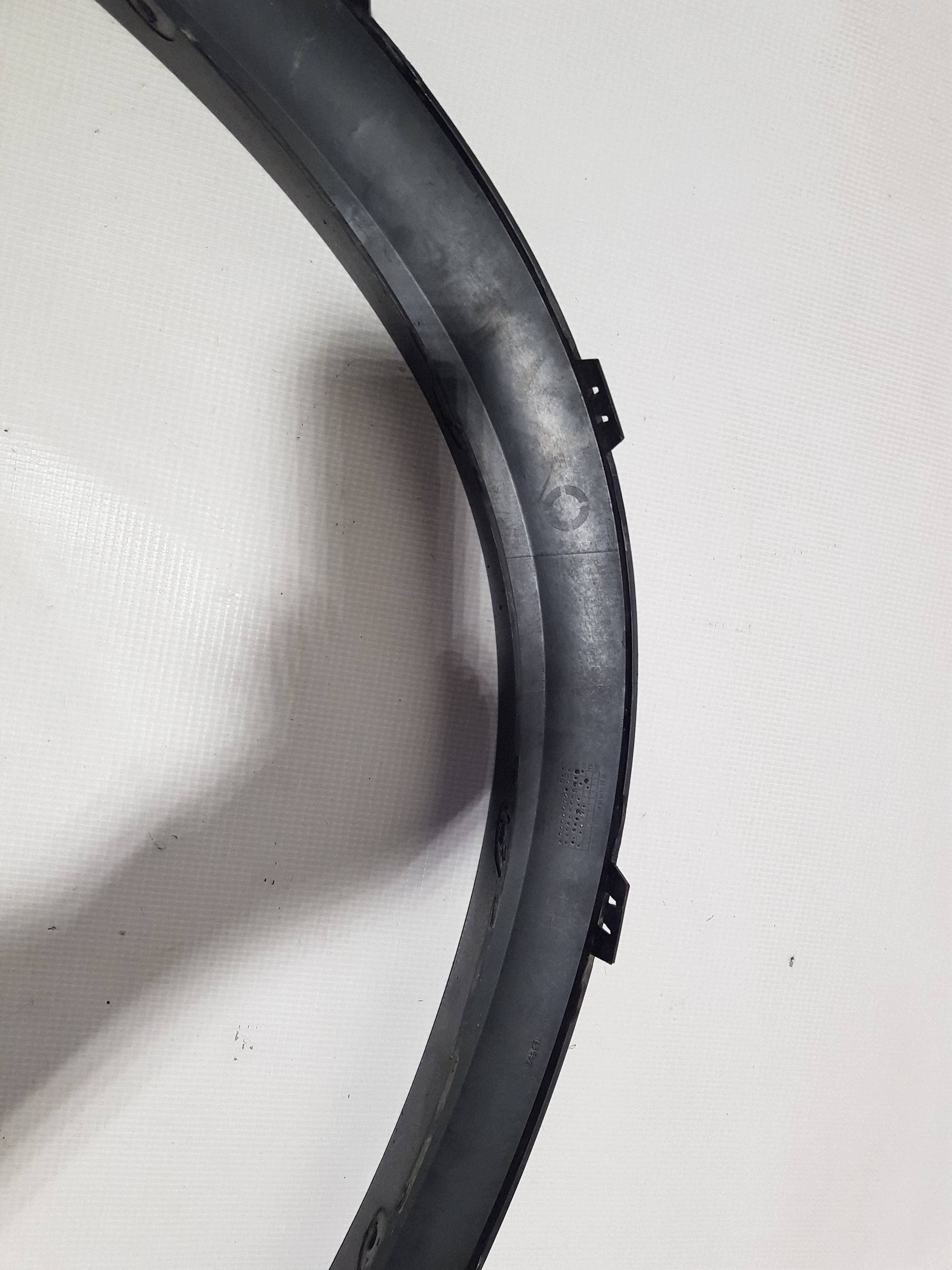 BMW X5 E70 lišta blatníku levá předek přední 7163557