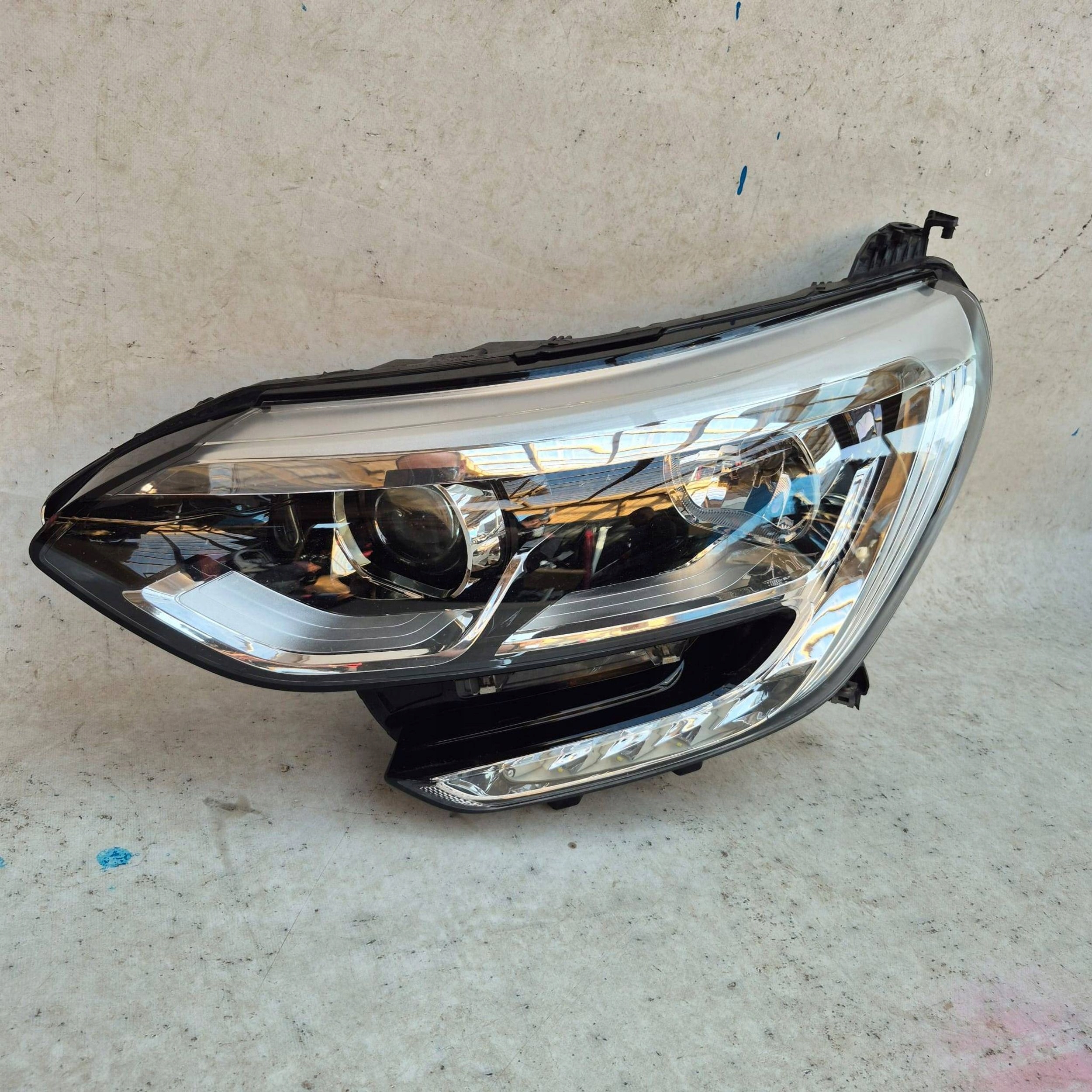 RENAULT MEGANE IV 2016- light left front front 260603157R