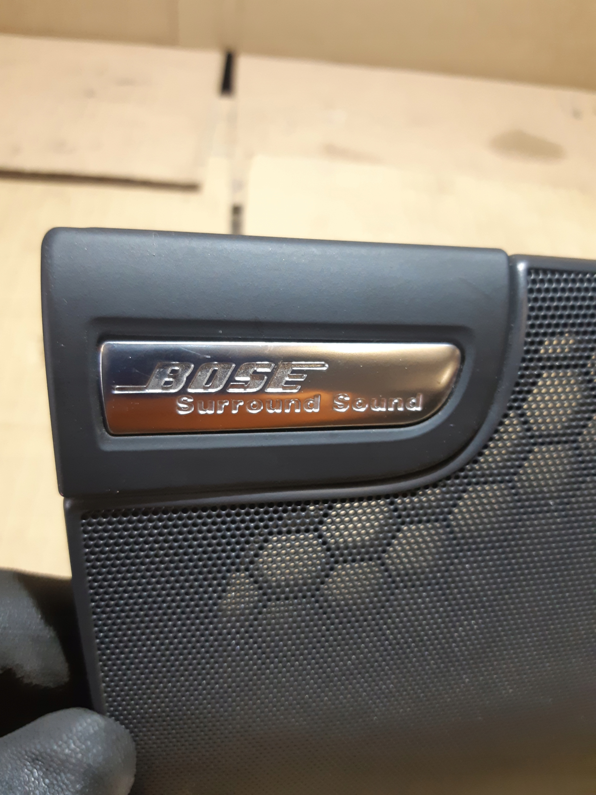 AUDI A8 D3 covering of the speaker BOSE left front 4E0035405